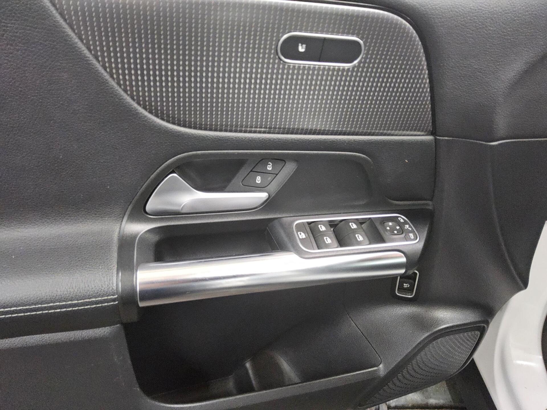 Mercedes-Benz GLA 220 d Progressive Navi LED AHK Kamera Shz 10