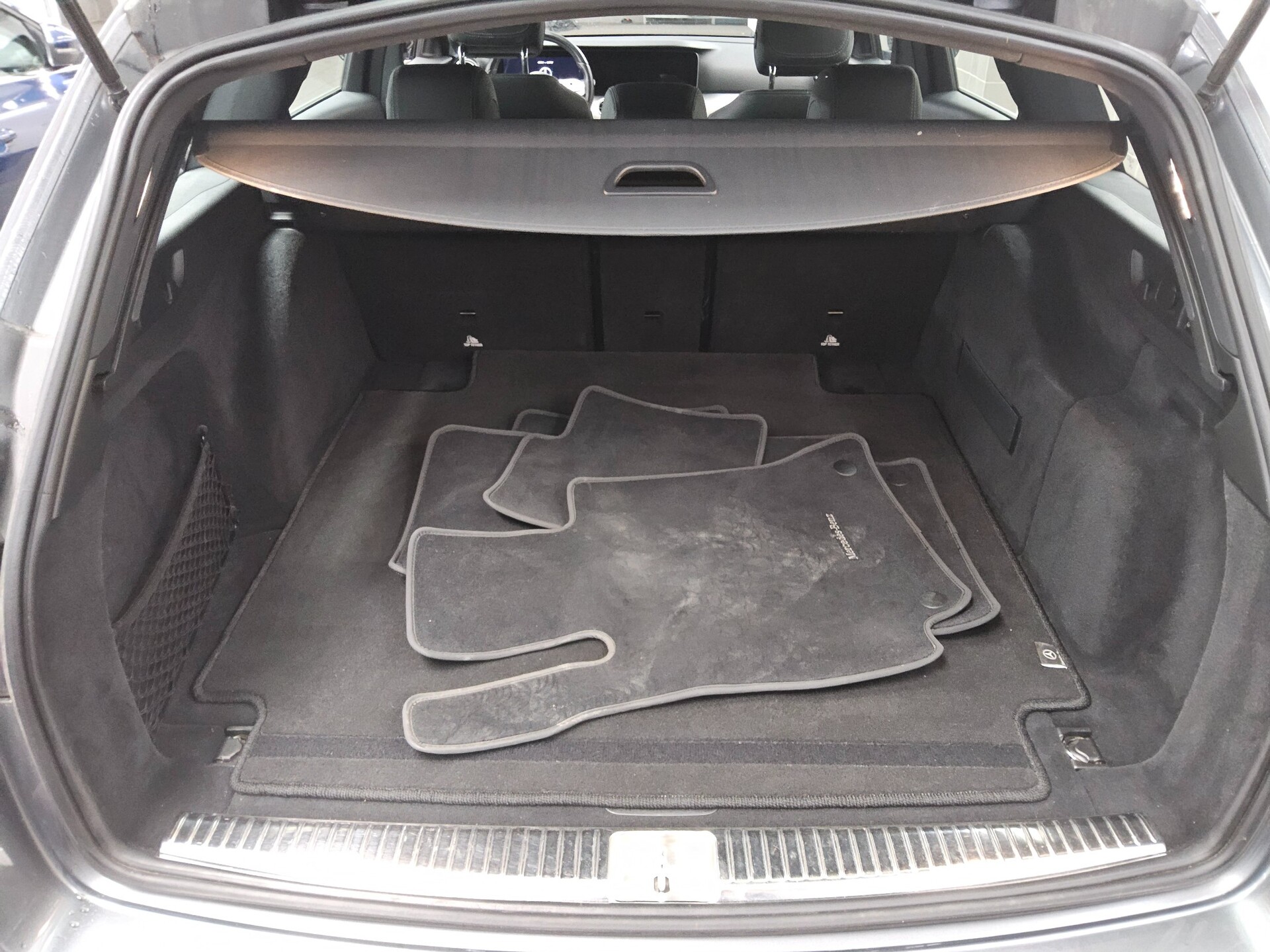 Mercedes-Benz E 220 T d AMG-Line Navi Widescreen LED RfK AHK 12