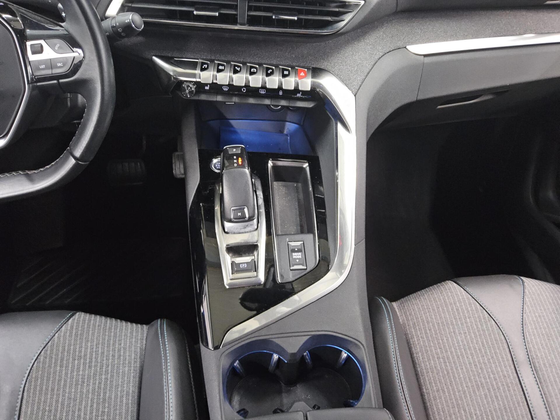 Peugeot 3008 1.5 BlueHDi 130 Allure Navi LED PDC ACC AHK 6