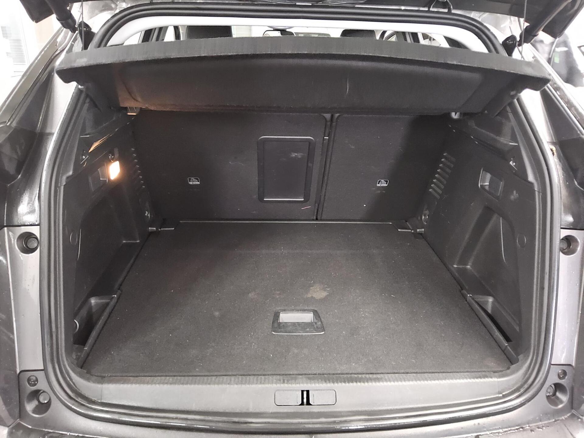 Peugeot 3008 1.5 BlueHDi 130 Allure Navi LED PDC ACC AHK 12