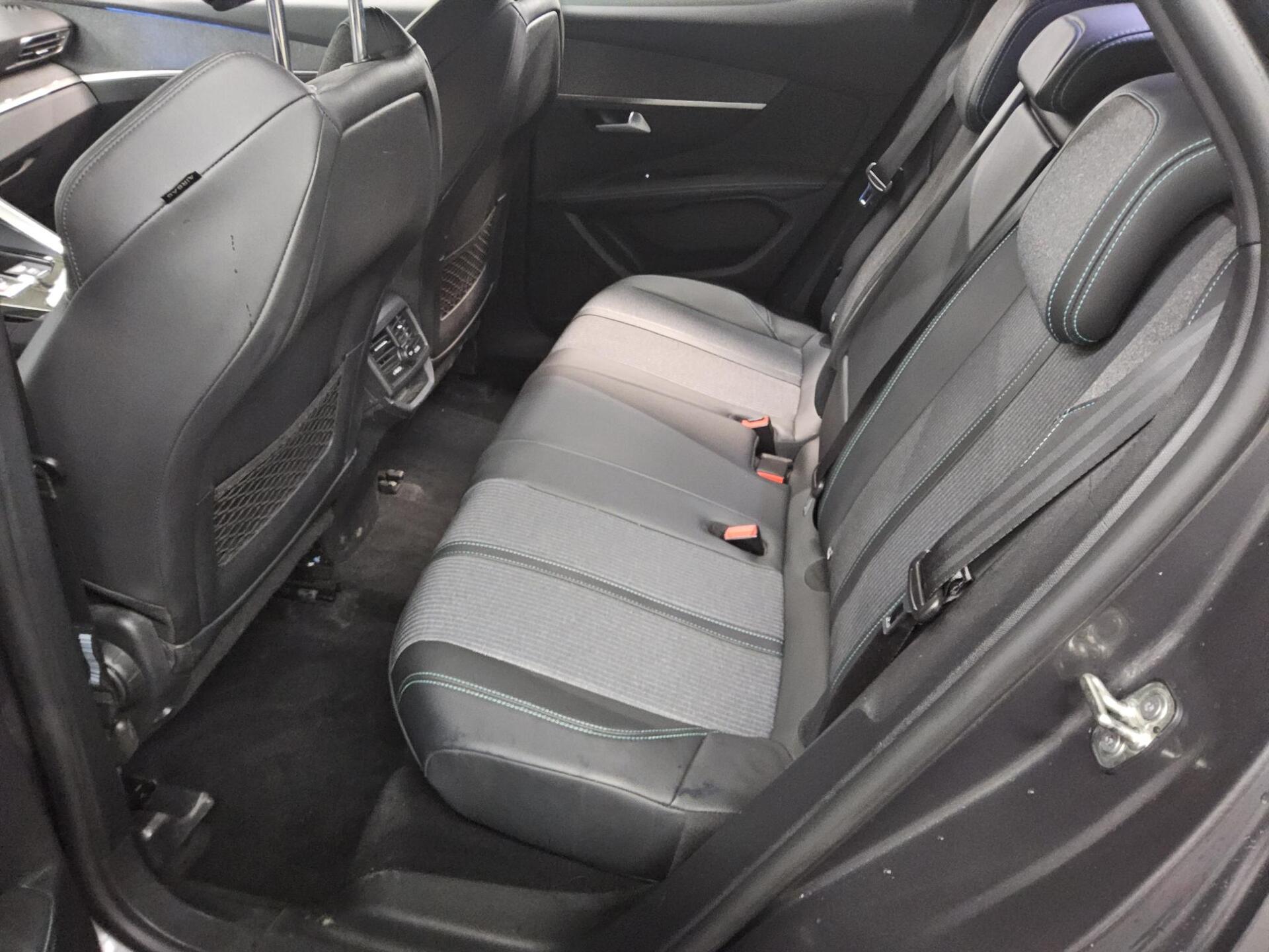 Peugeot 3008 1.5 BlueHDi 130 Allure Navi LED PDC ACC AHK 13