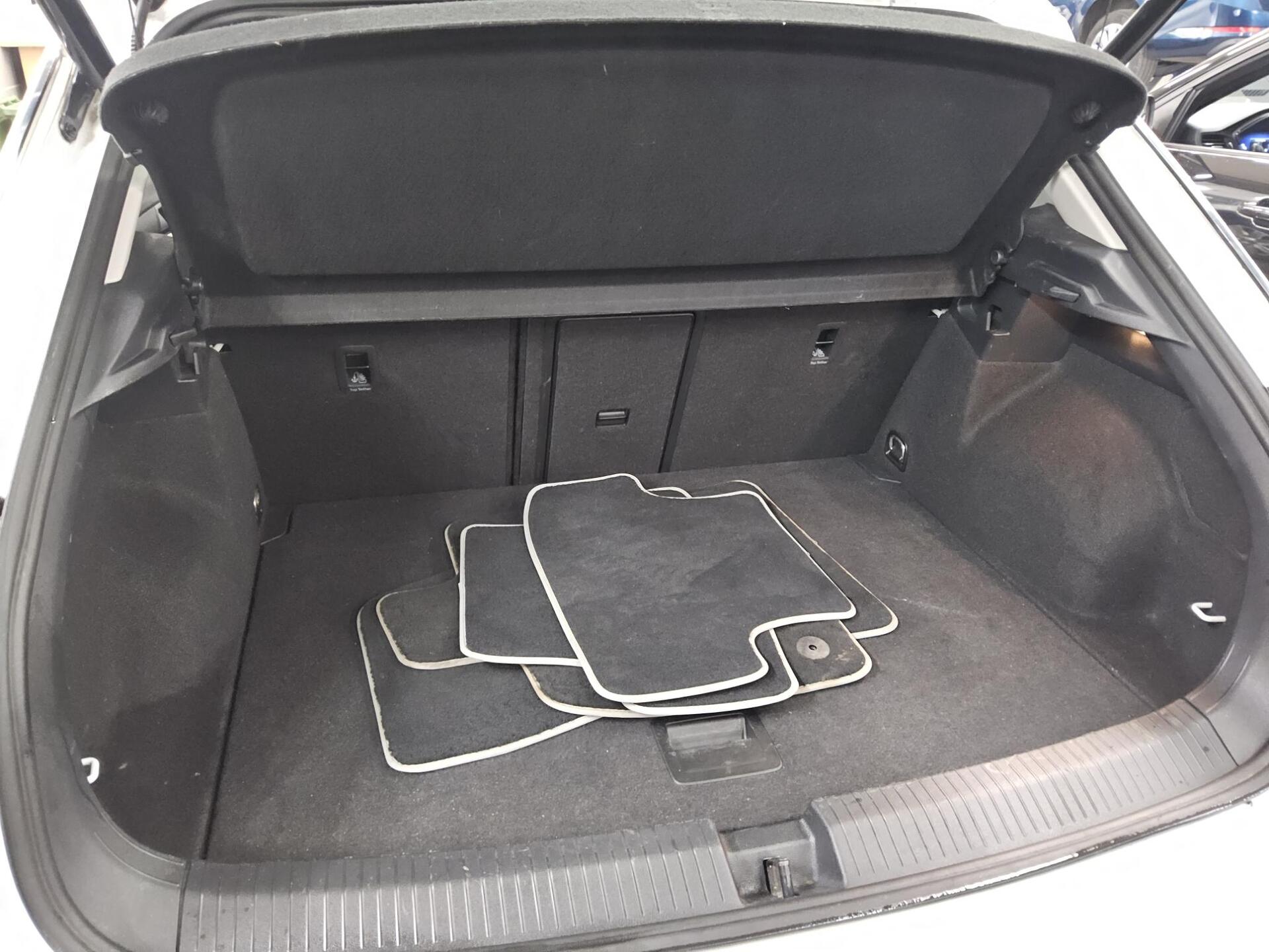 Volkswagen T-Roc 2.0 TDI Style AHK ACC Navi vorr. RfK 11