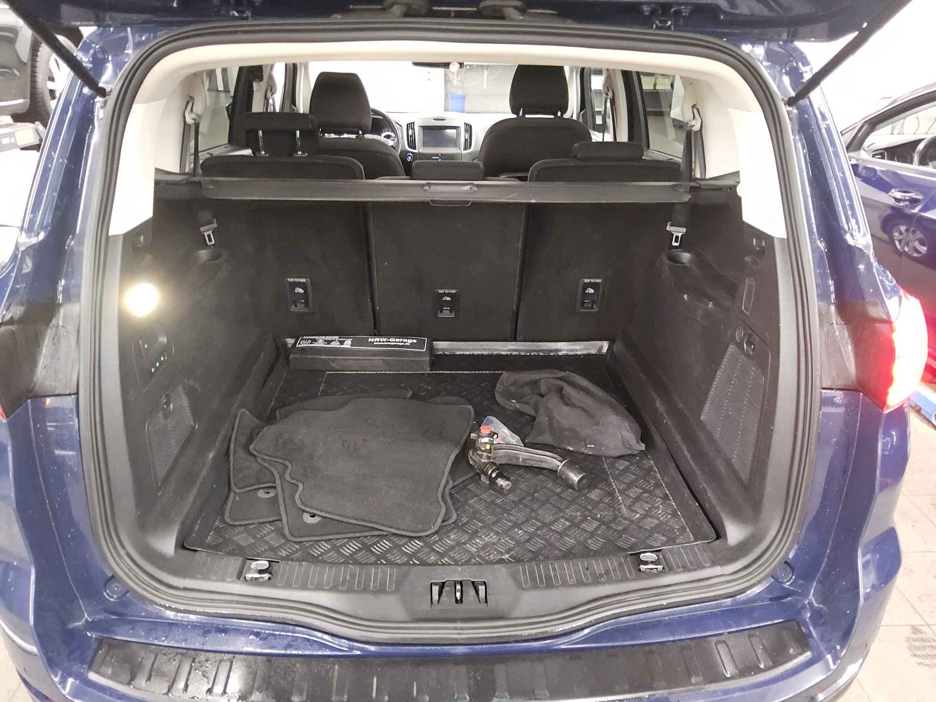 Ford S-Max 2.0 TDCi Business AHK Navi SHz PDC 11