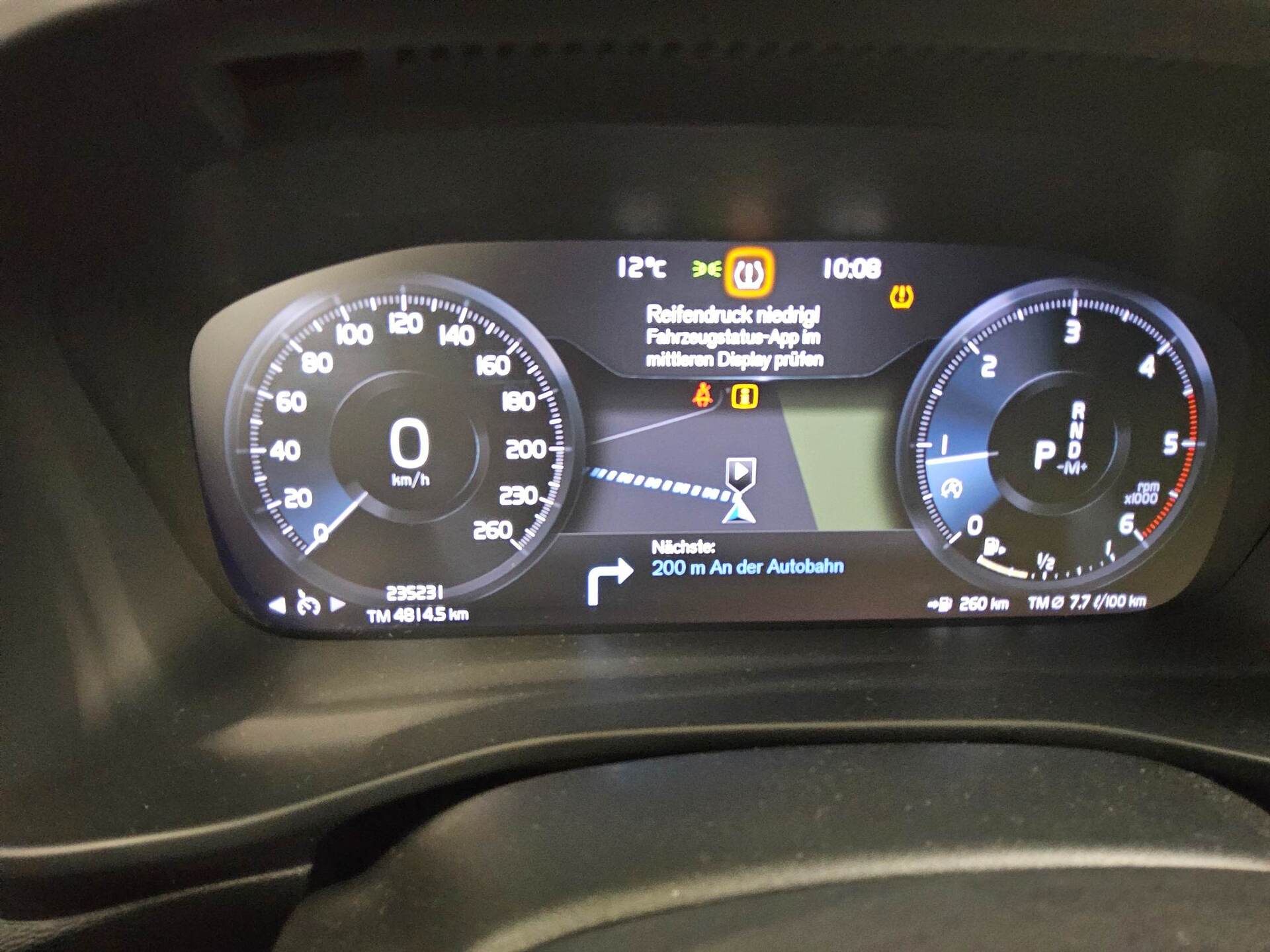 Volvo XC40 D3 Navi LED RFK AHK 8