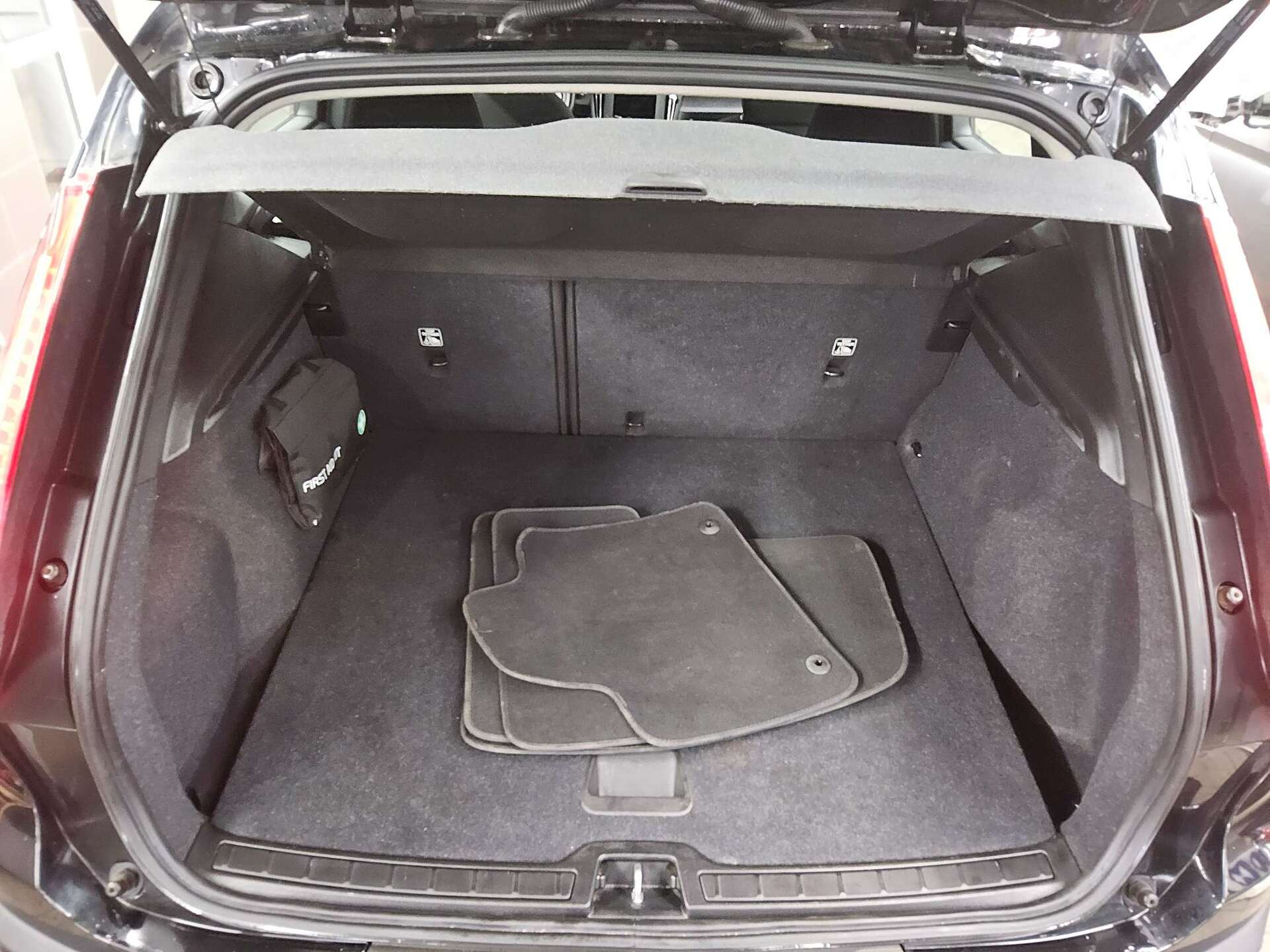 Volvo XC40 D3 Navi LED RFK AHK 12