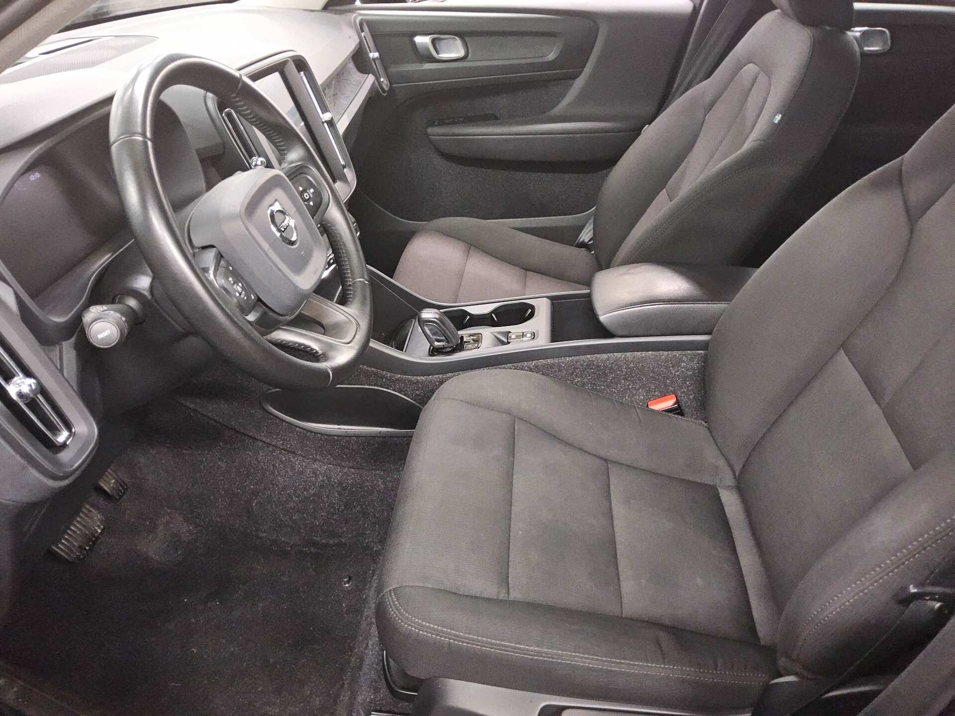 Volvo XC40 D3 Navi LED RFK AHK 9