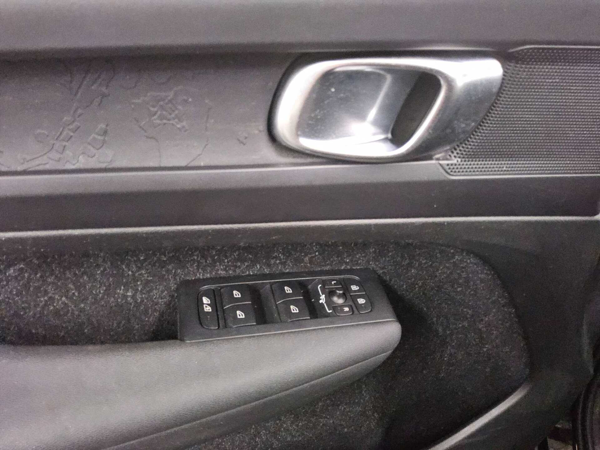 Volvo XC40 D3 Navi LED RFK AHK 10