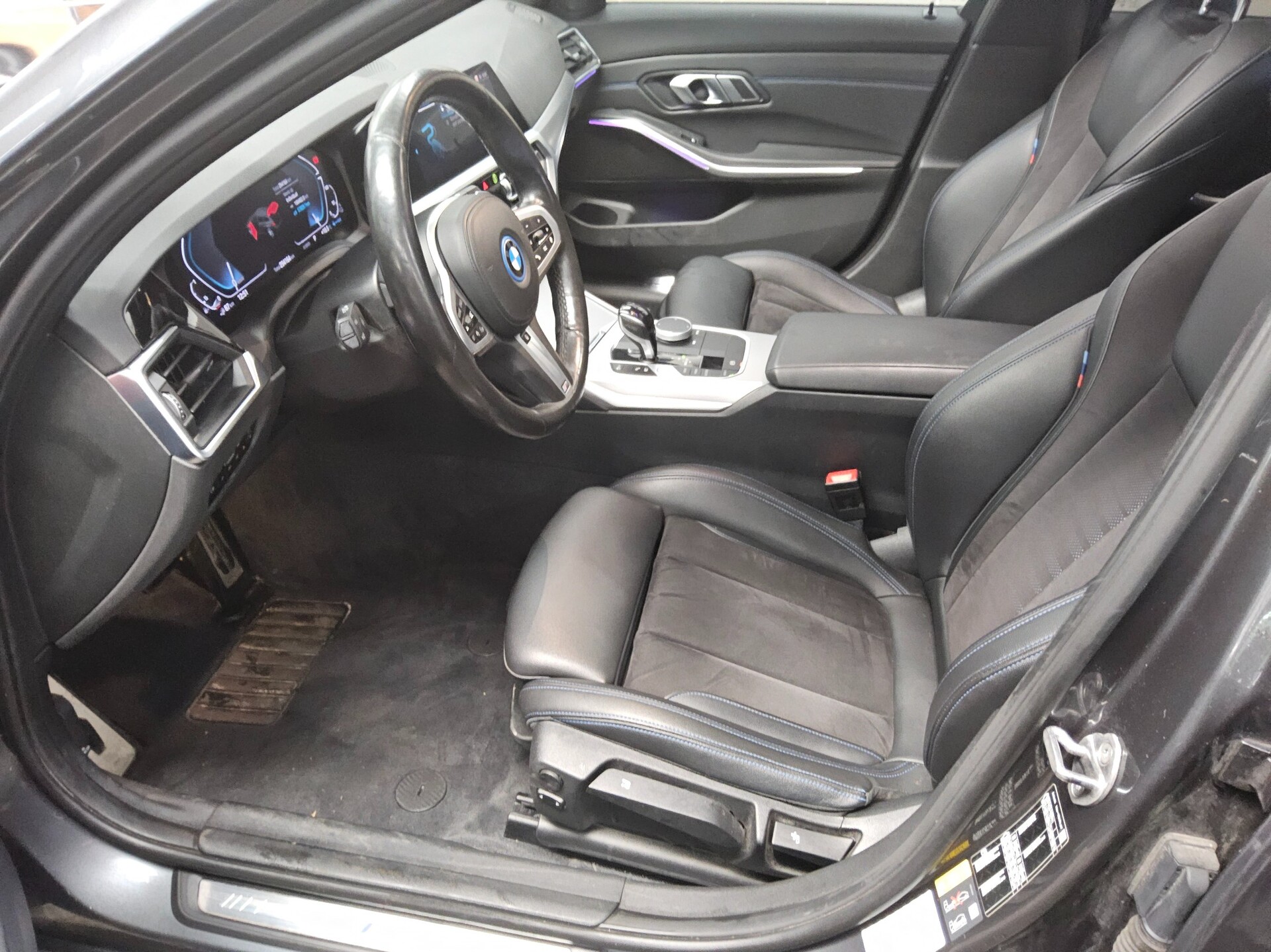 BMW 330e Touring M-Sport Navi Pano LED+ LC-Pro AHK 9