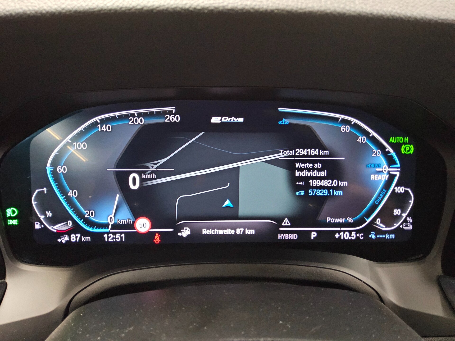 BMW 330e Touring M-Sport Navi Pano LED+ LC-Pro AHK 8