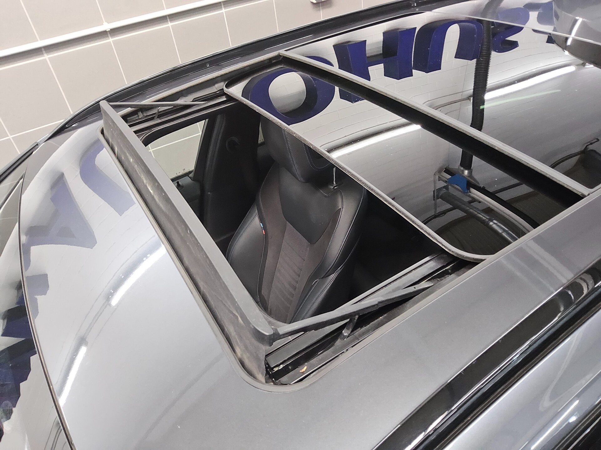 BMW 330e Touring M-Sport Navi Pano LED+ LC-Pro AHK 13