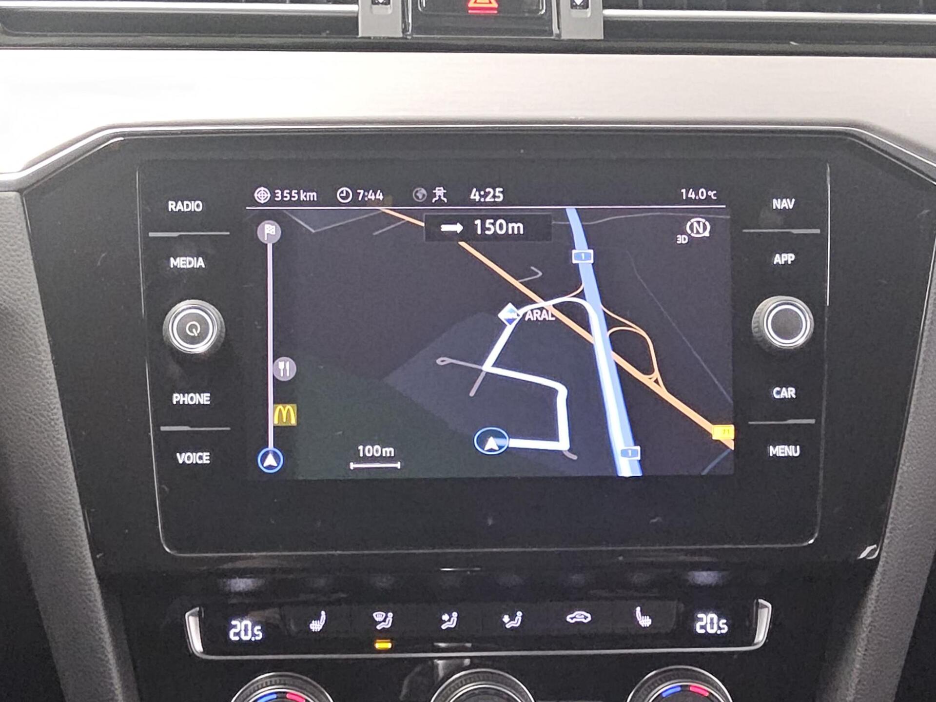 Volkswagen Passat Var. 2.0 TDI Elegance Navi LED RFK AHK 7