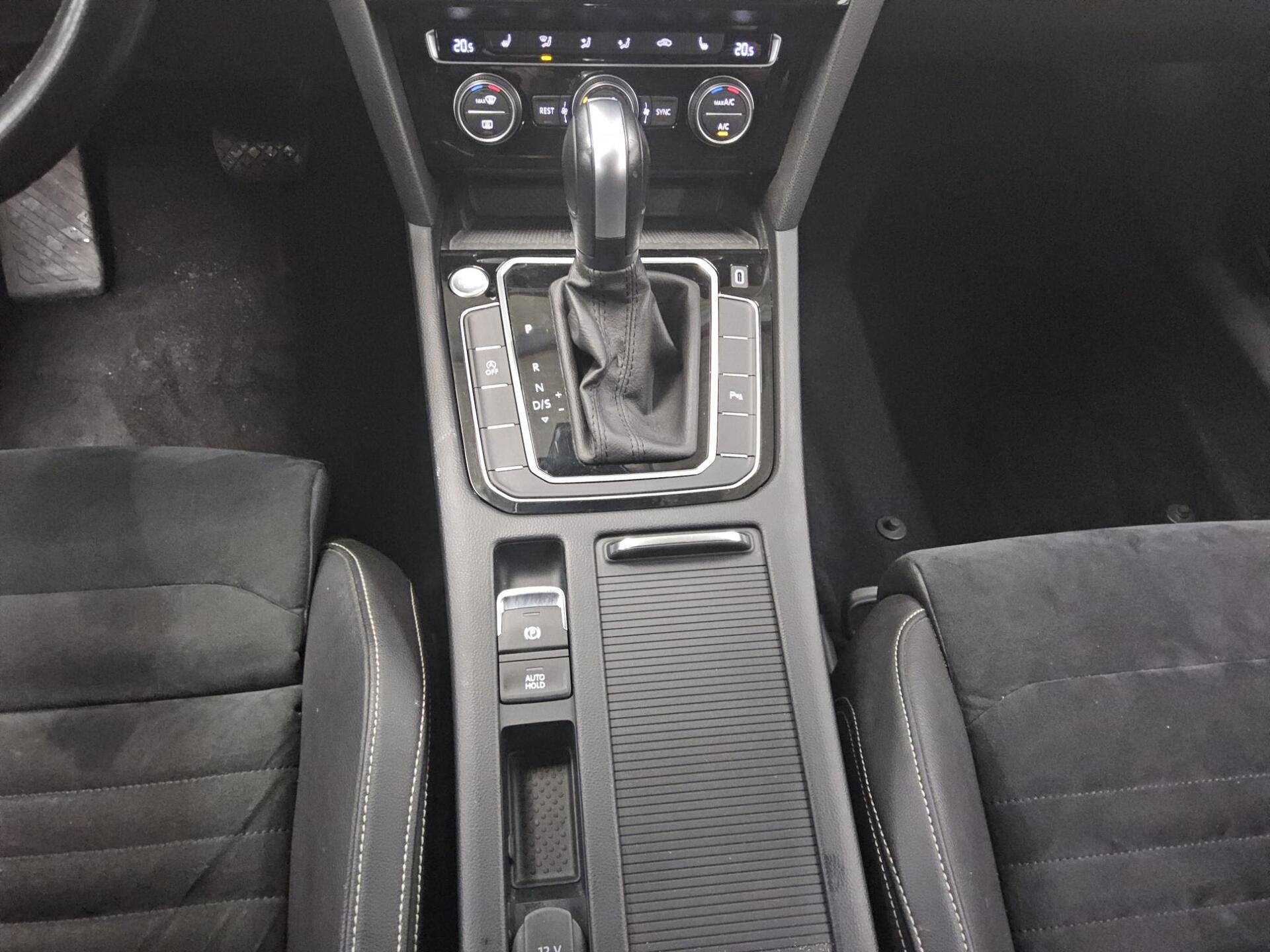 Volkswagen Passat Var. 2.0 TDI Elegance Navi LED RFK AHK 6