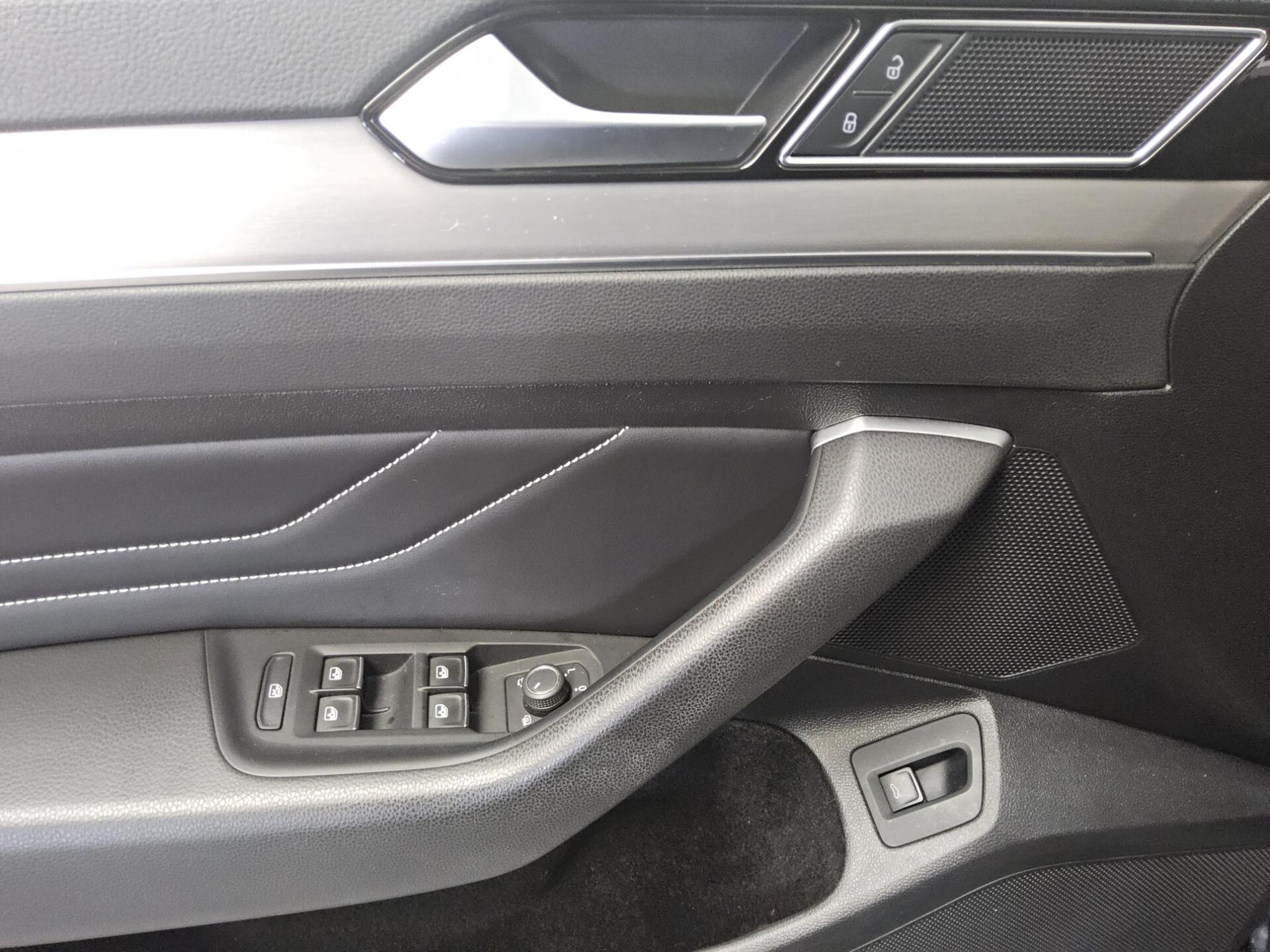 Volkswagen Passat Var. 2.0 TDI Elegance Navi LED RFK AHK 9