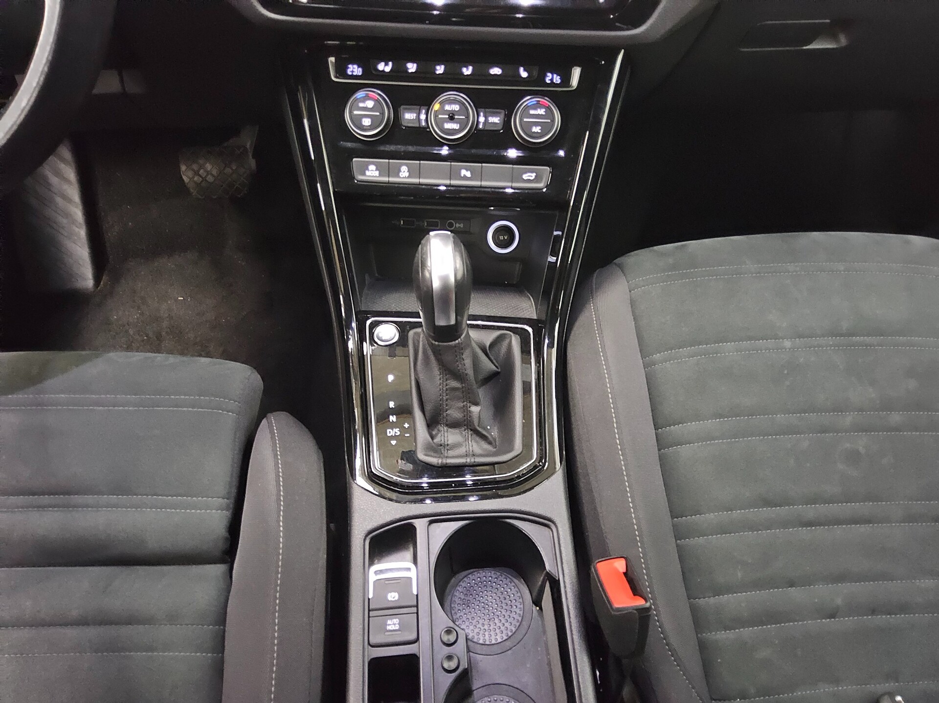 Volkswagen Touran 1.5 TSI Highline 7-Sitze LED AHK ACC 6