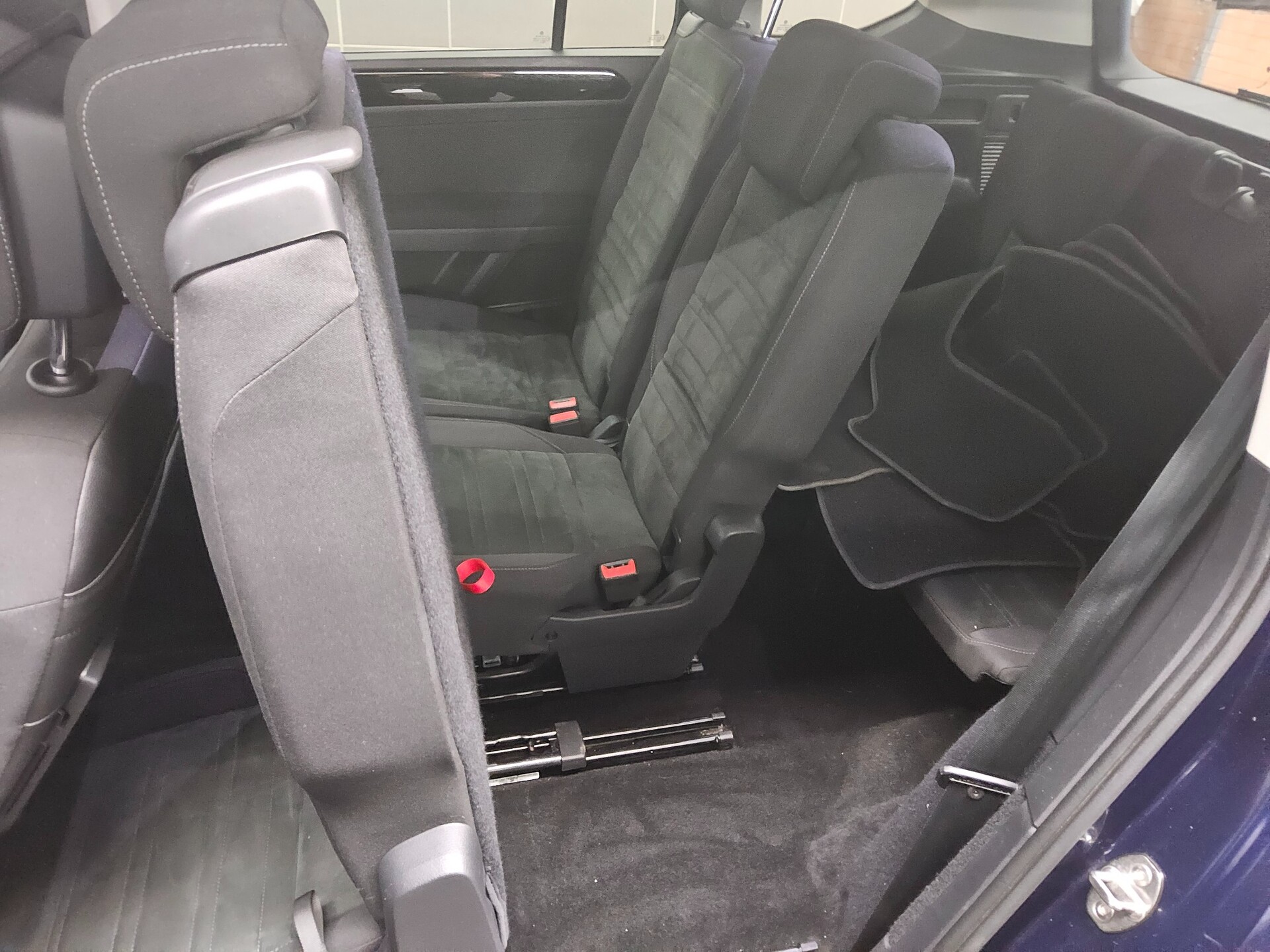 Volkswagen Touran 1.5 TSI Highline 7-Sitze LED AHK ACC 13