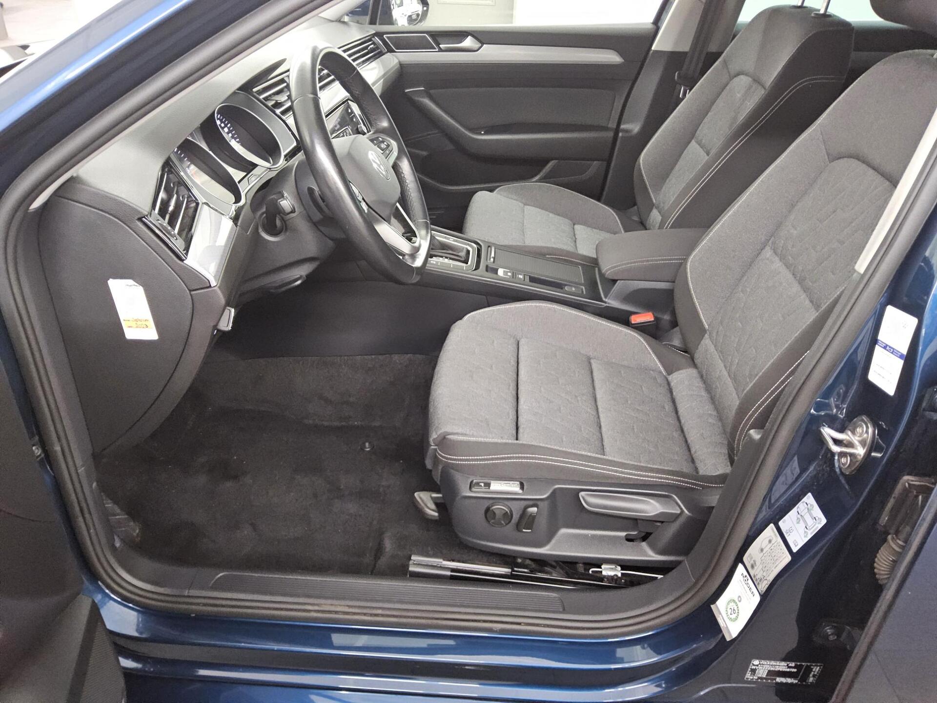 Volkswagen Passat Var. 2.0 TDI Business Navi LED ACC RFK 8