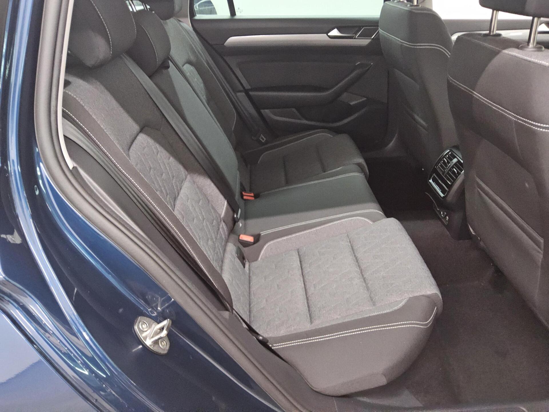 Volkswagen Passat Var. 2.0 TDI Business Navi LED ACC RFK 13