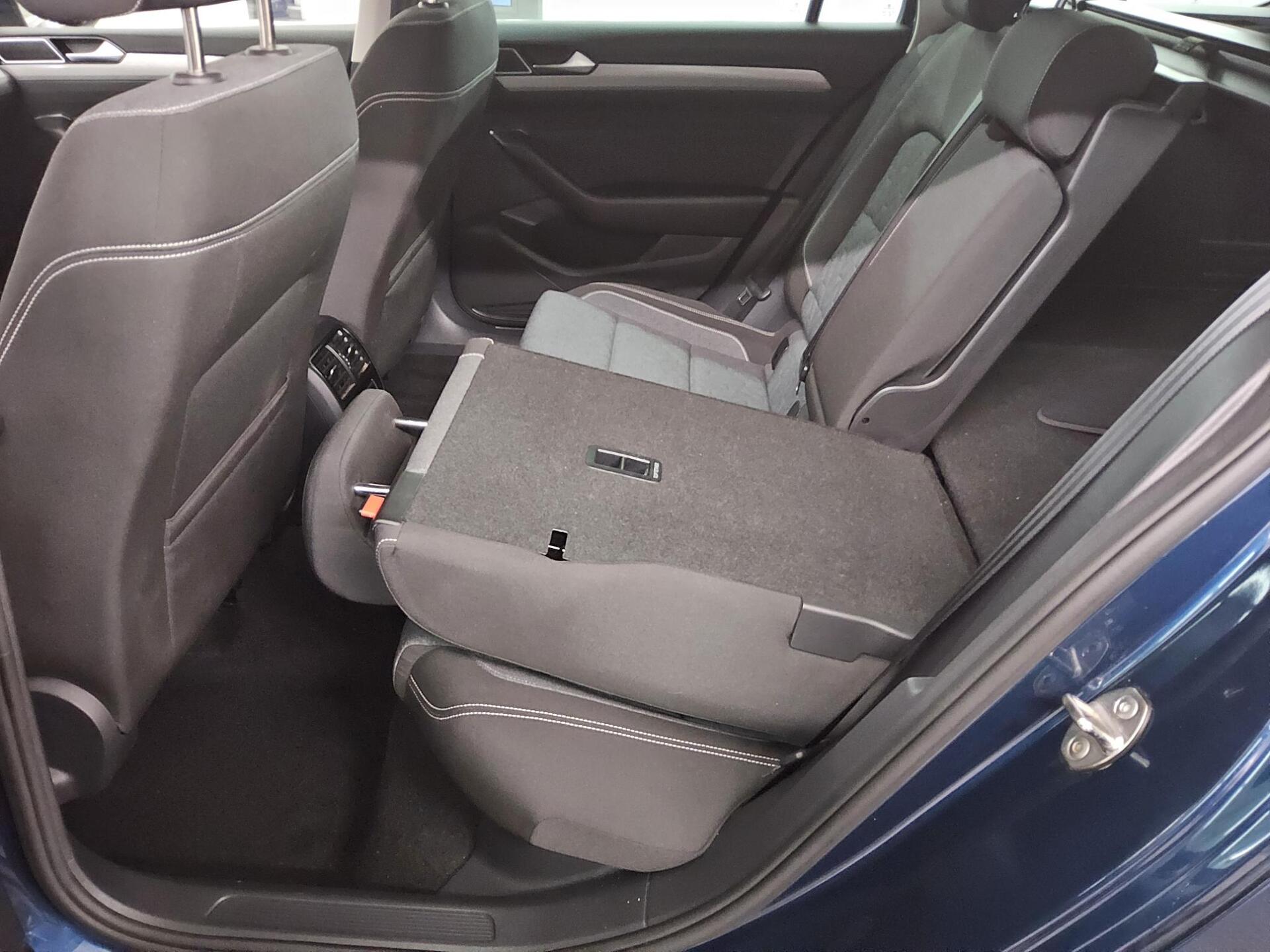 Volkswagen Passat Var. 2.0 TDI Business Navi LED ACC RFK 12