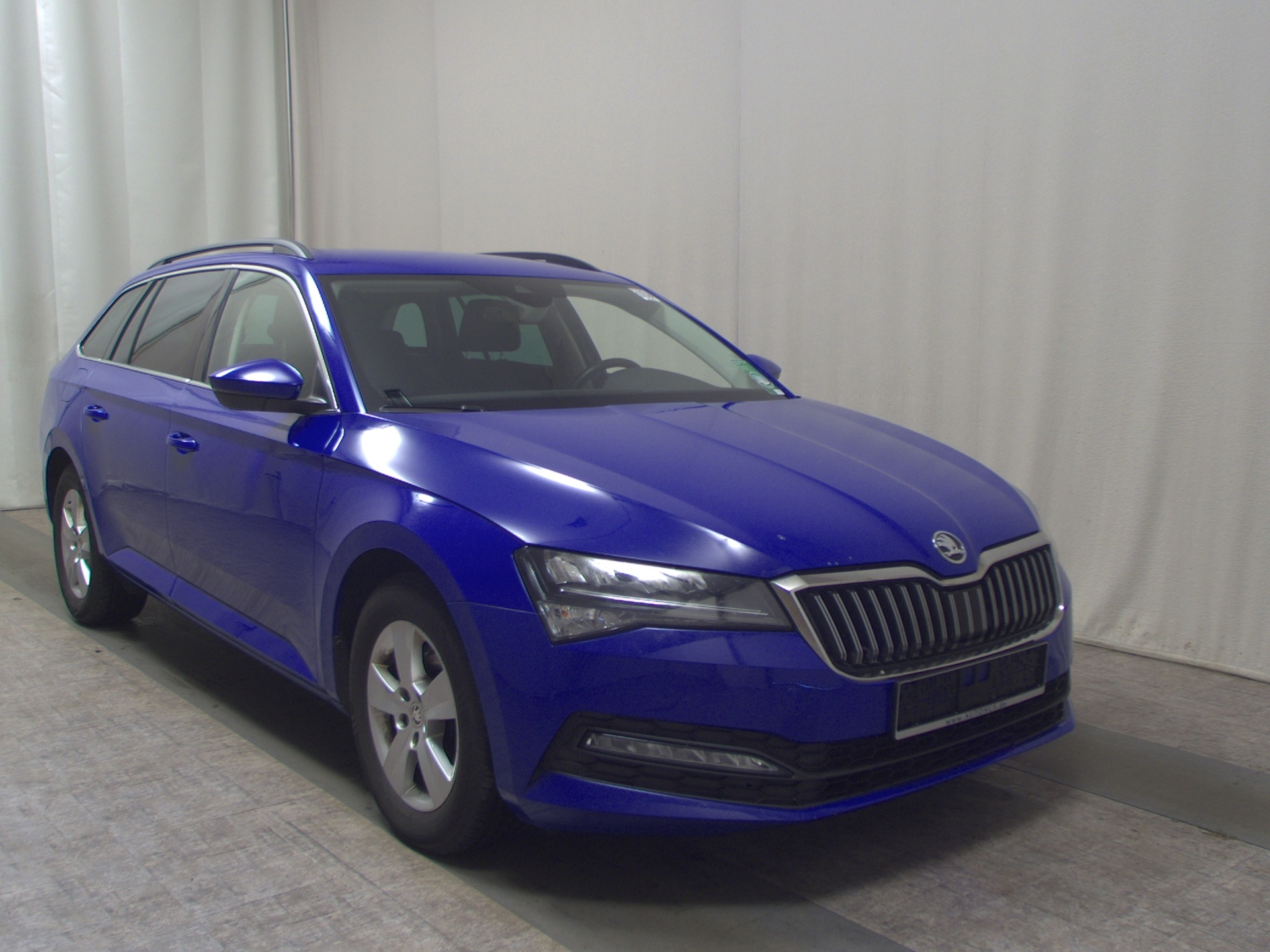 Skoda Superb Kombi 2.0 TDI Ambition Navi LED DAB PDC 3