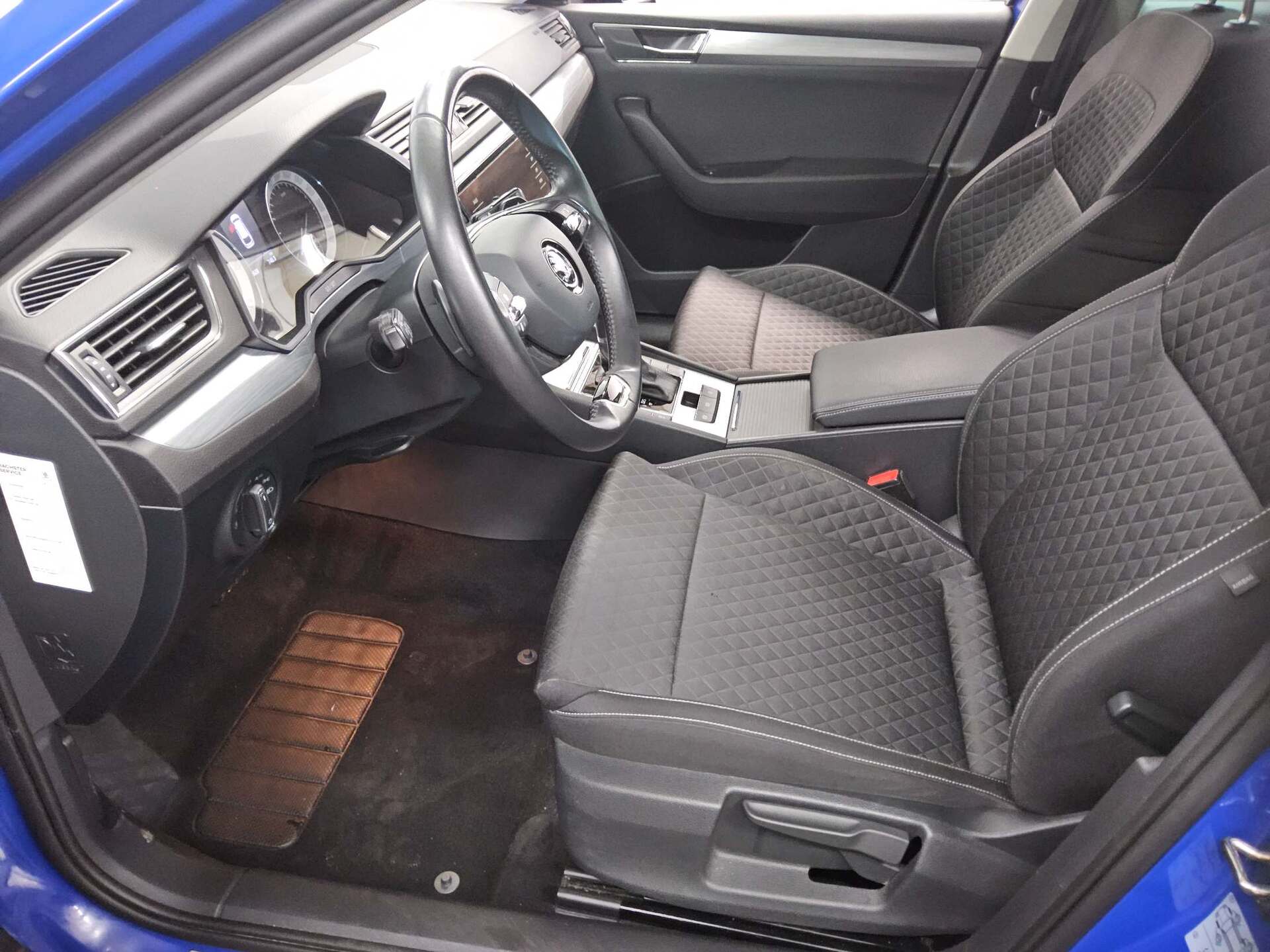 Skoda Superb Kombi 2.0 TDI Ambition Navi LED DAB PDC 8