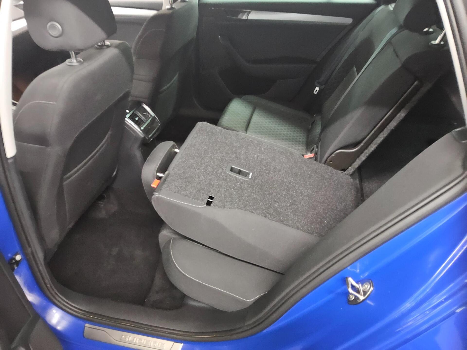 Skoda Superb Kombi 2.0 TDI Ambition Navi LED DAB PDC 13