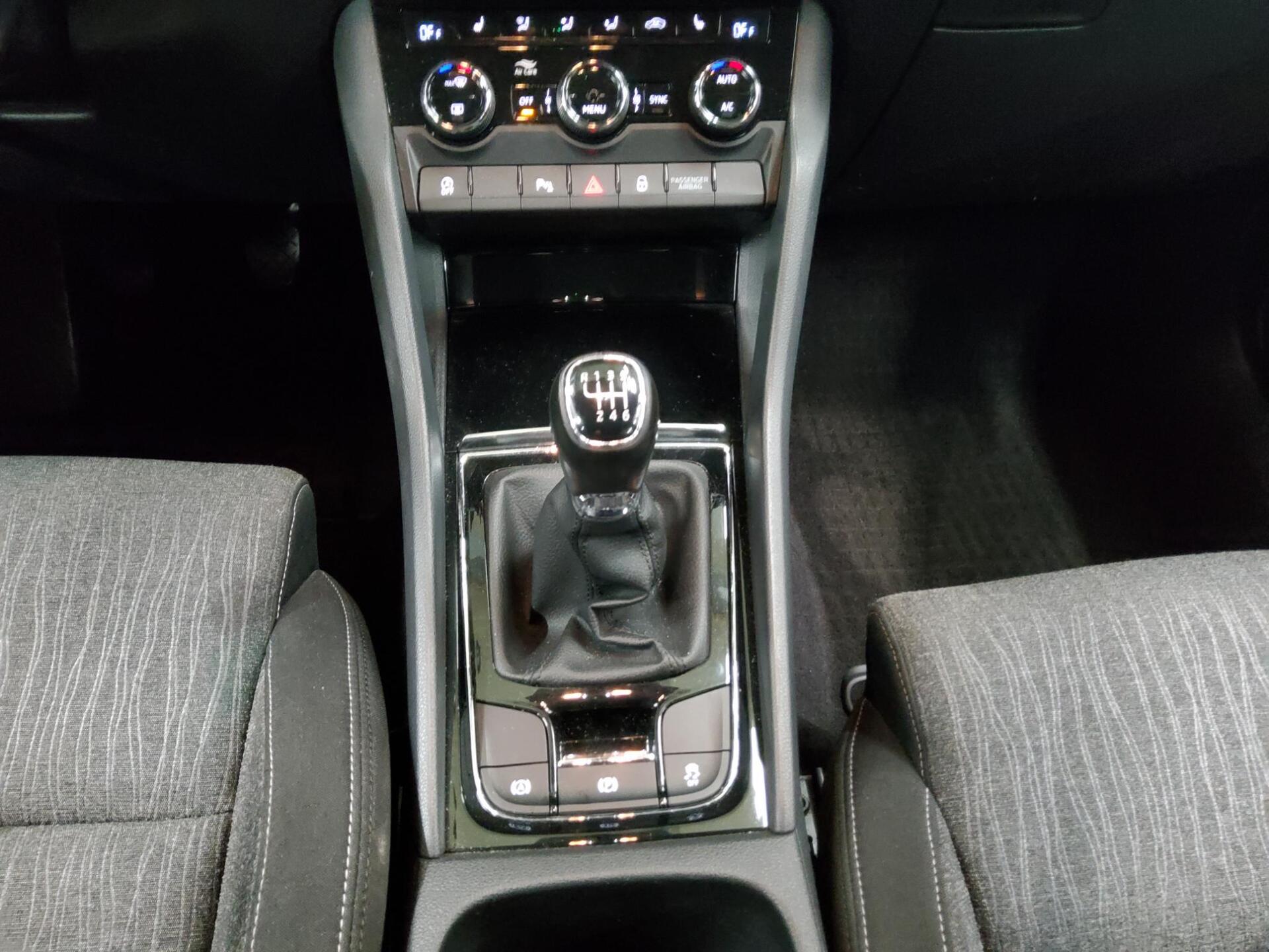 Skoda Karoq 2.0 TDI Style Tempomat PDC DAB 6