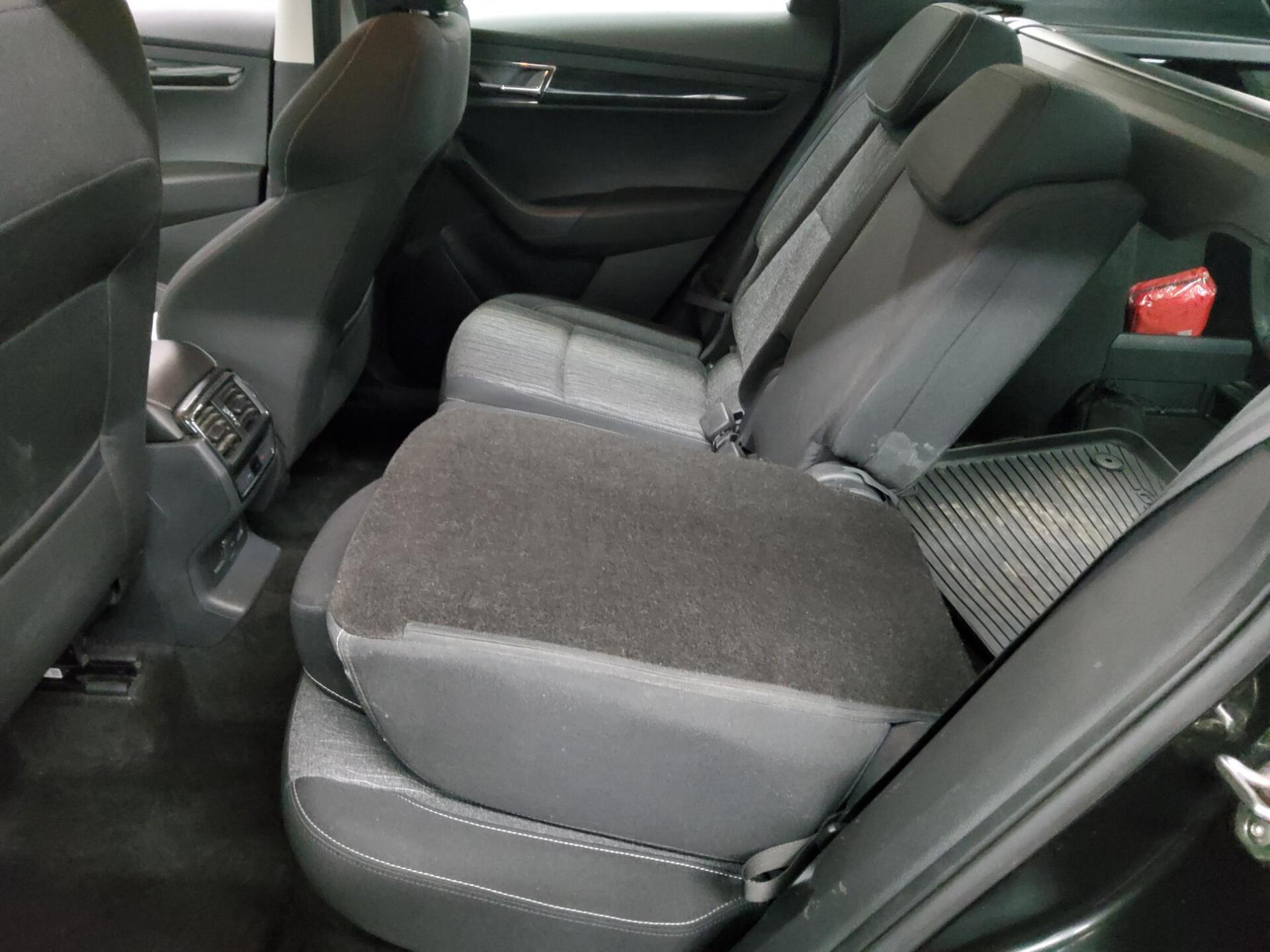 Skoda Karoq 2.0 TDI Style Tempomat PDC DAB 12