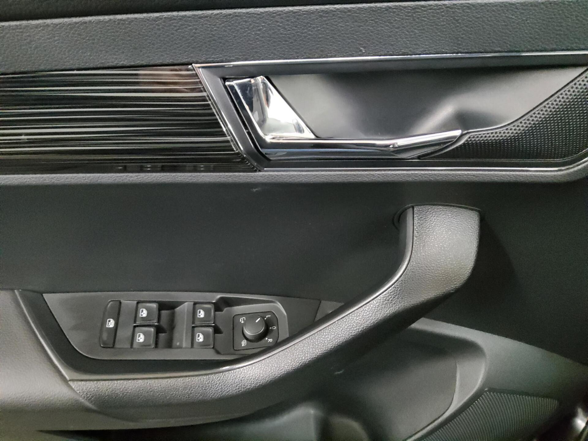 Skoda Karoq 2.0 TDI Style Tempomat PDC DAB 9