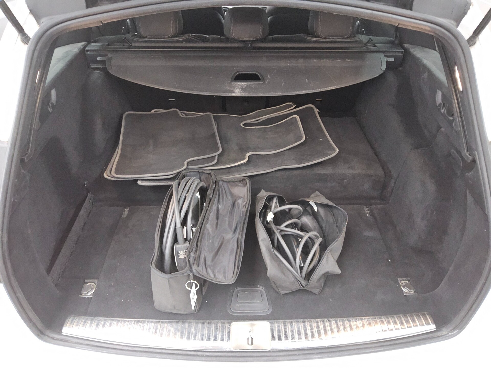 Mercedes-Benz E 300 T de AMG-Line Night Burmester GSD MB-LED 12