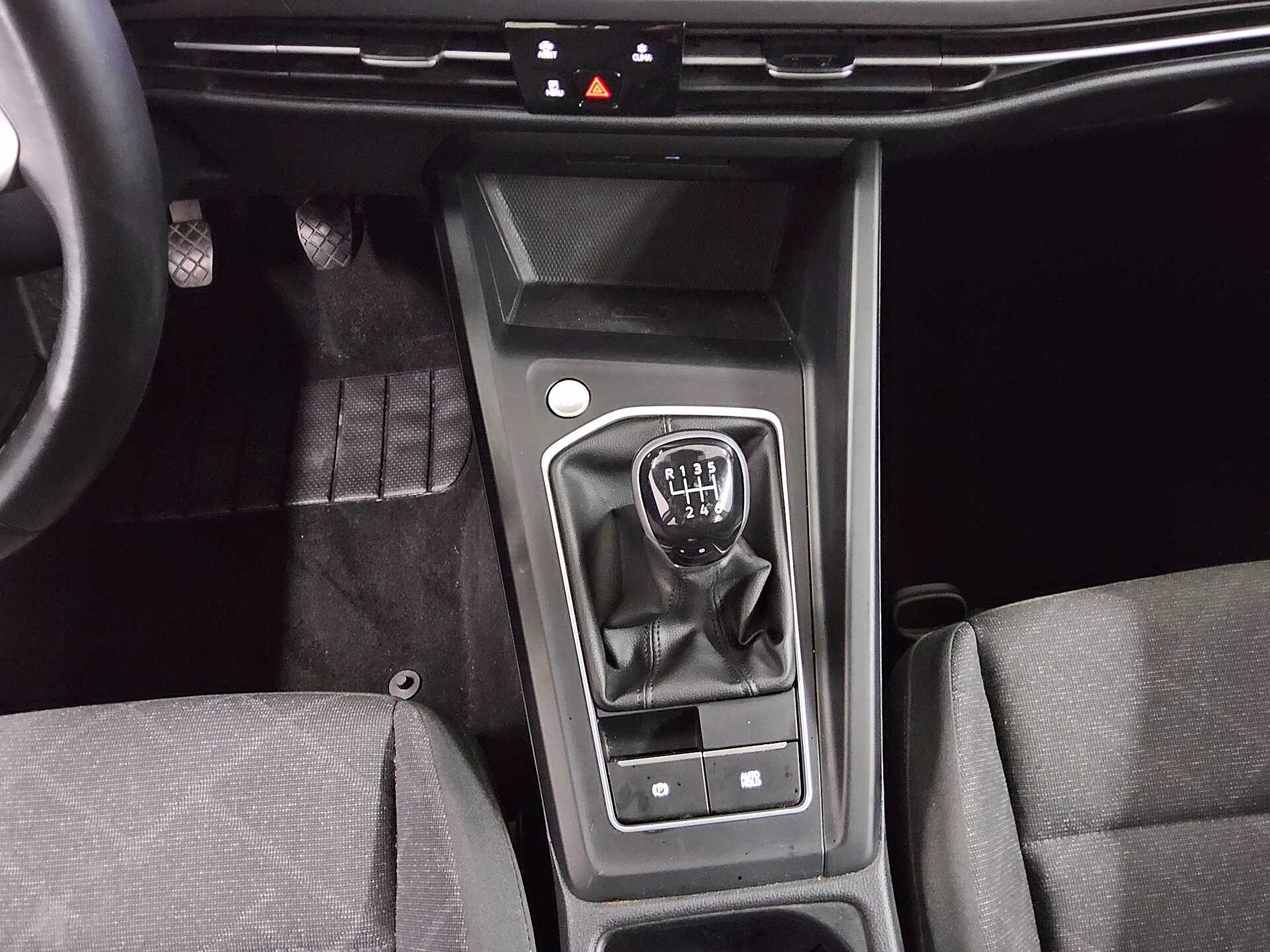 Volkswagen Golf-8 2.0 TDI Life Navi LED DC ACC PDC SHZ 6