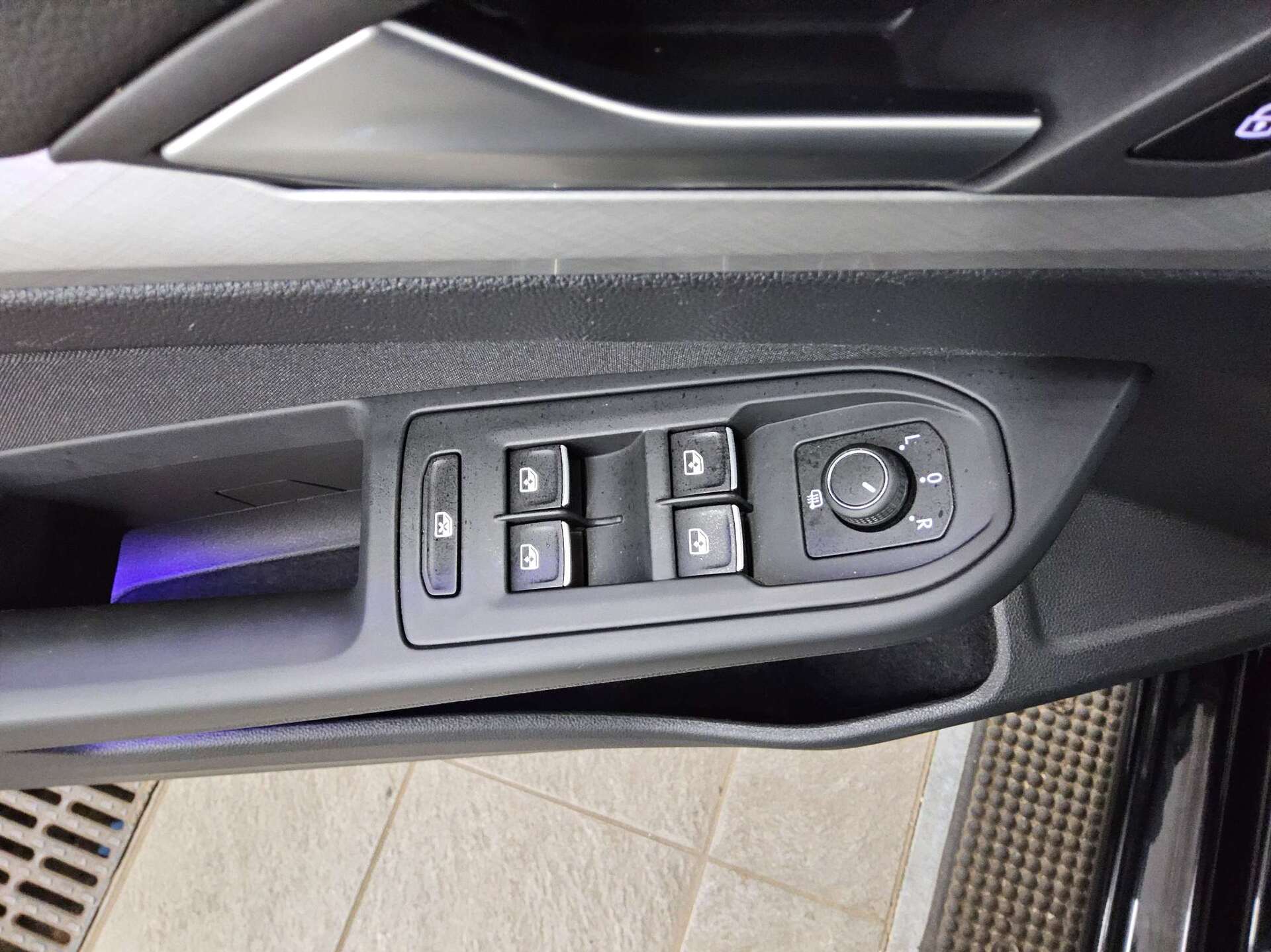 Volkswagen Golf-8 2.0 TDI Life Navi LED DC ACC PDC SHZ 10