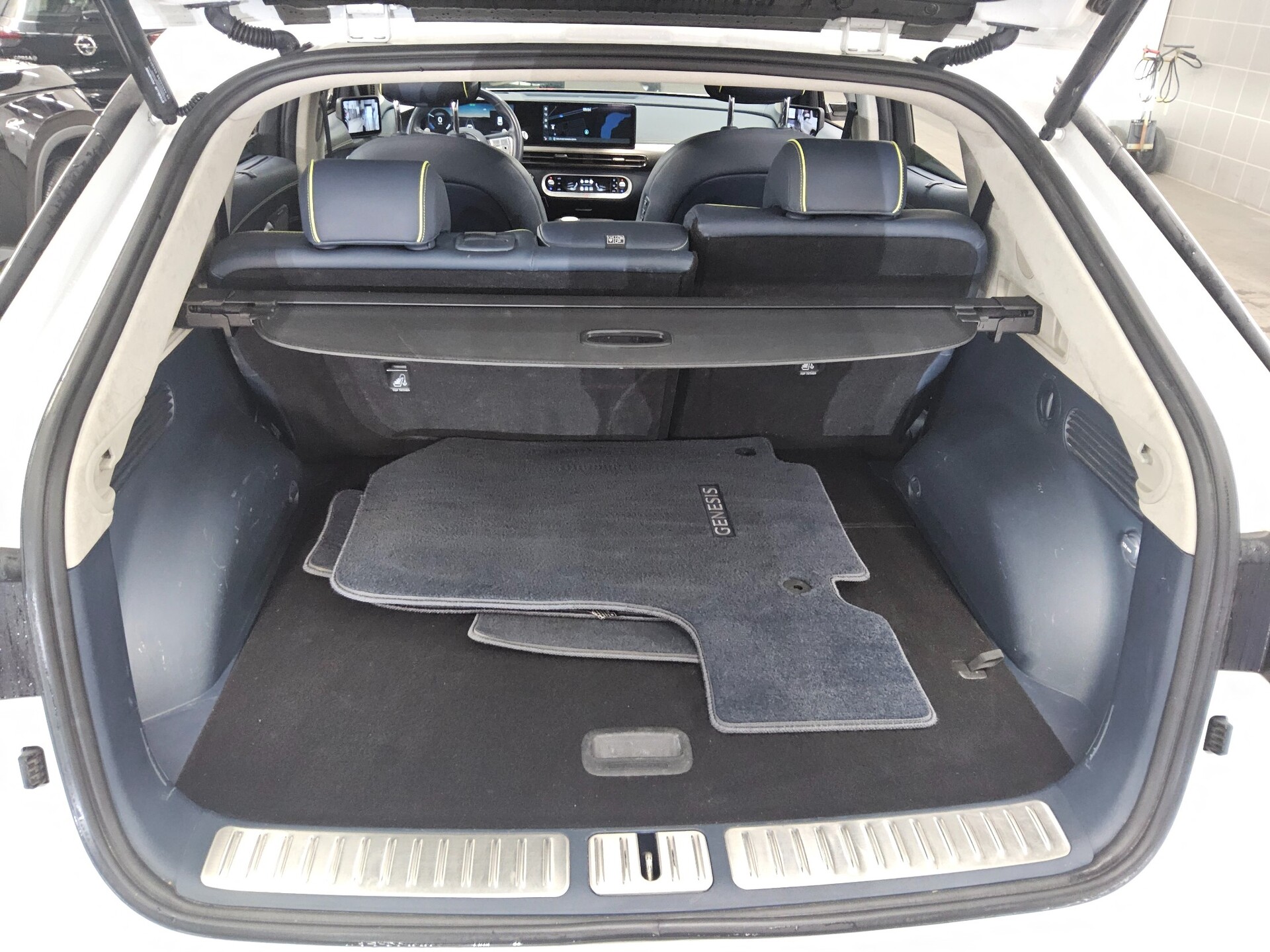 Genesis GV60 AWD Sport Plus Leder Navi LED Ahk 360° B&O 12