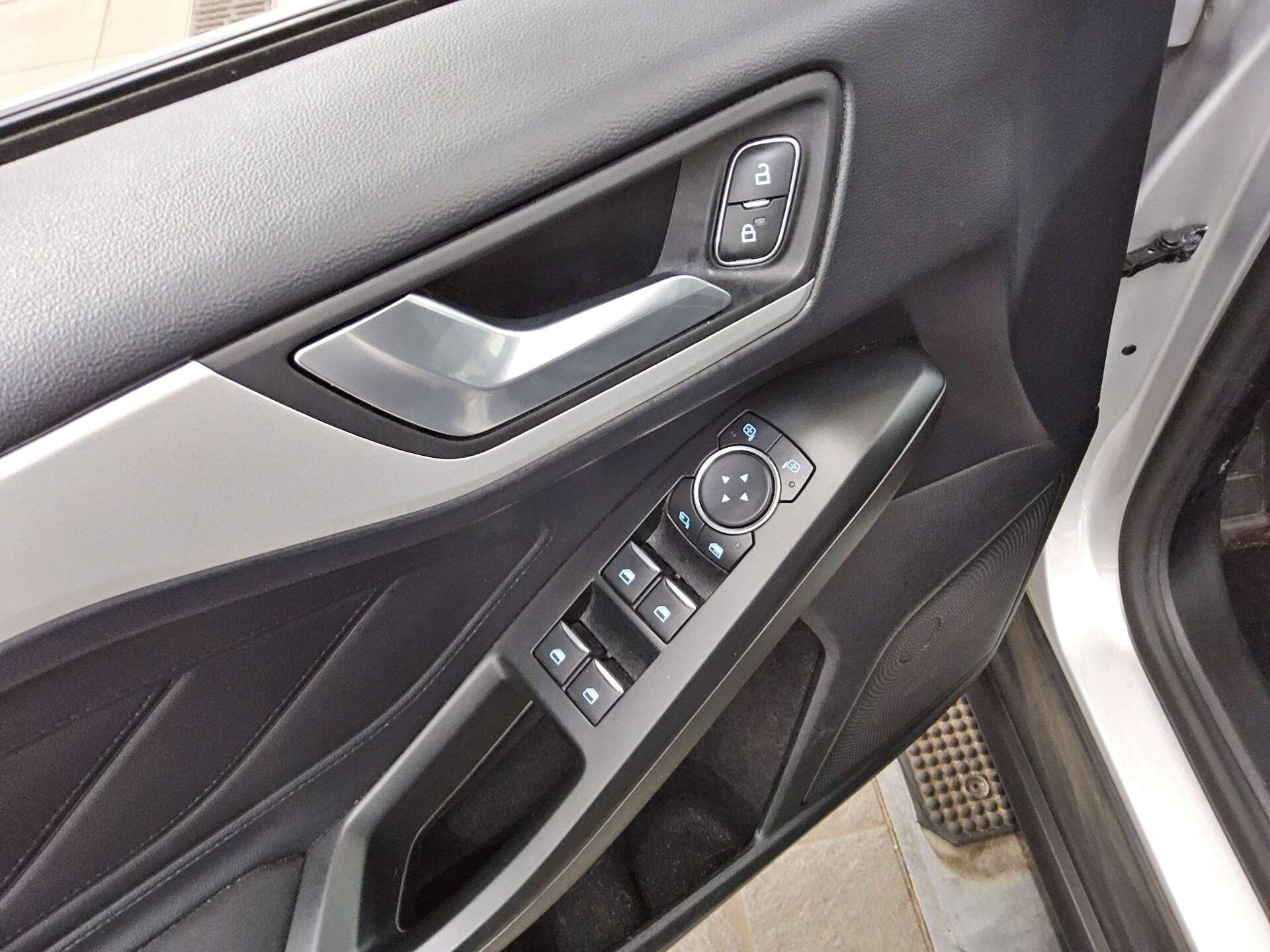 Ford Focus Turnier 2.0 EB Cool&Connect Navi LED AHK 9