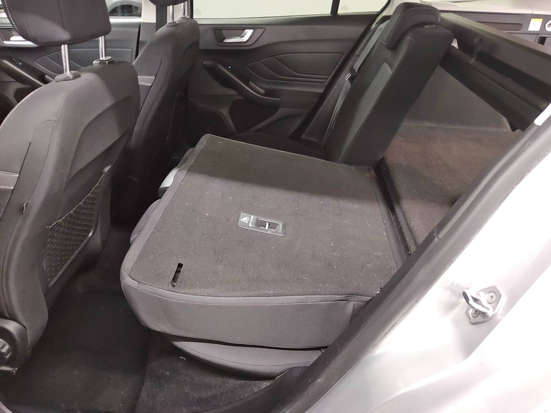 Ford Focus Turnier 2.0 EB Cool&Connect Navi LED AHK 12