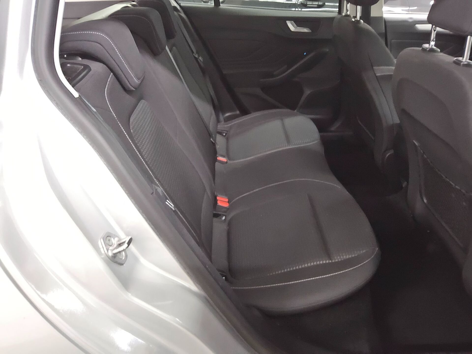 Ford Focus Turnier 2.0 EB Cool&Connect Navi LED AHK 13