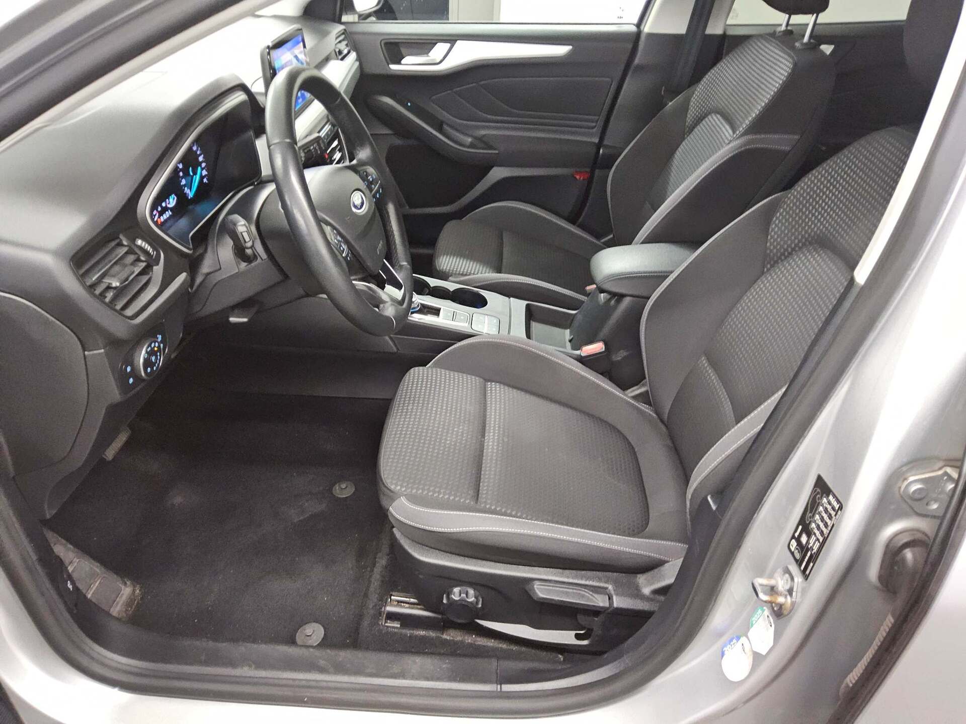 Ford Focus Turnier 2.0 EB Cool&Connect Navi LED AHK 8