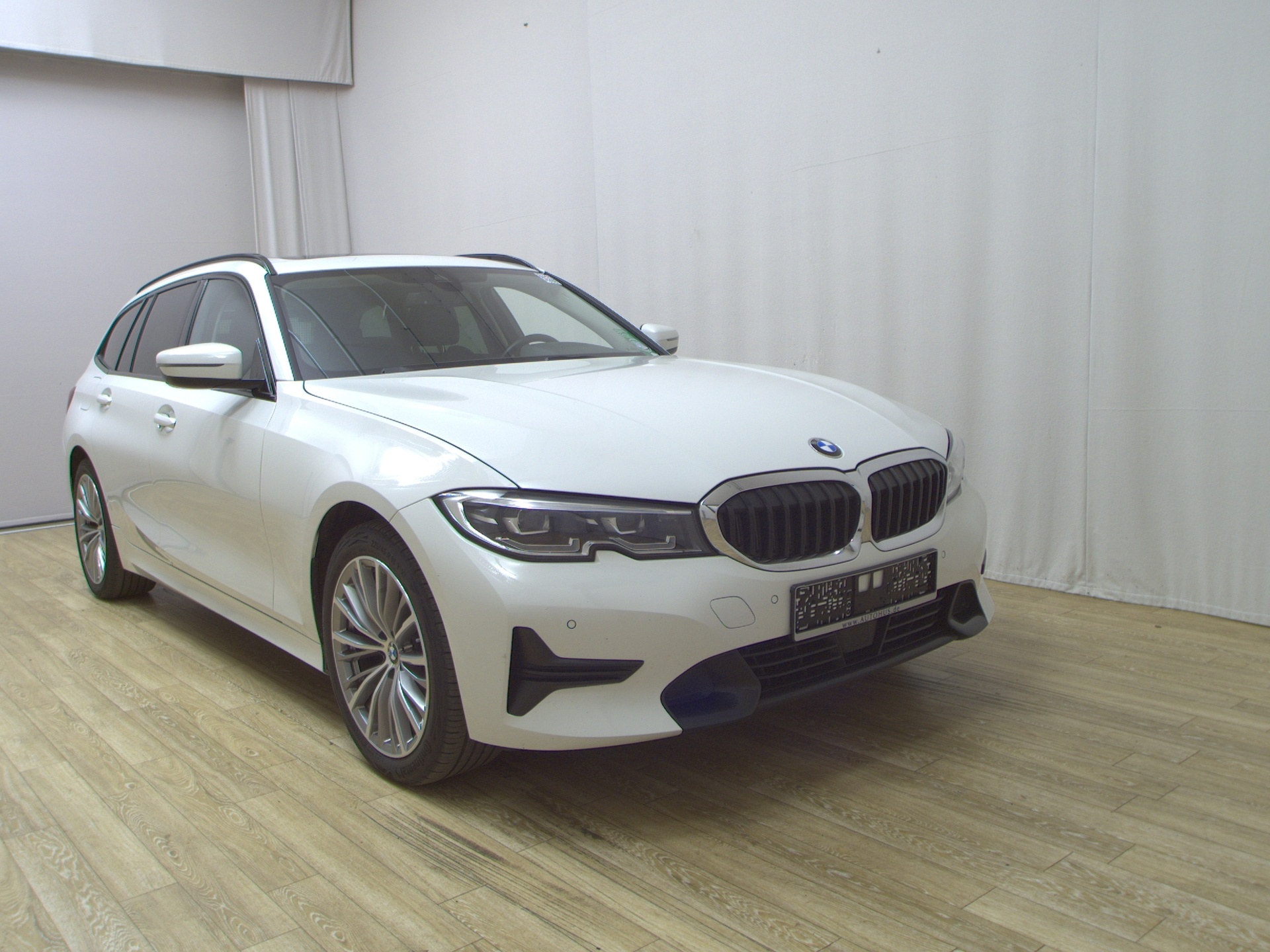 BMW 320dA Touring Sport-Line Navi LED Pano LC-Pro 3