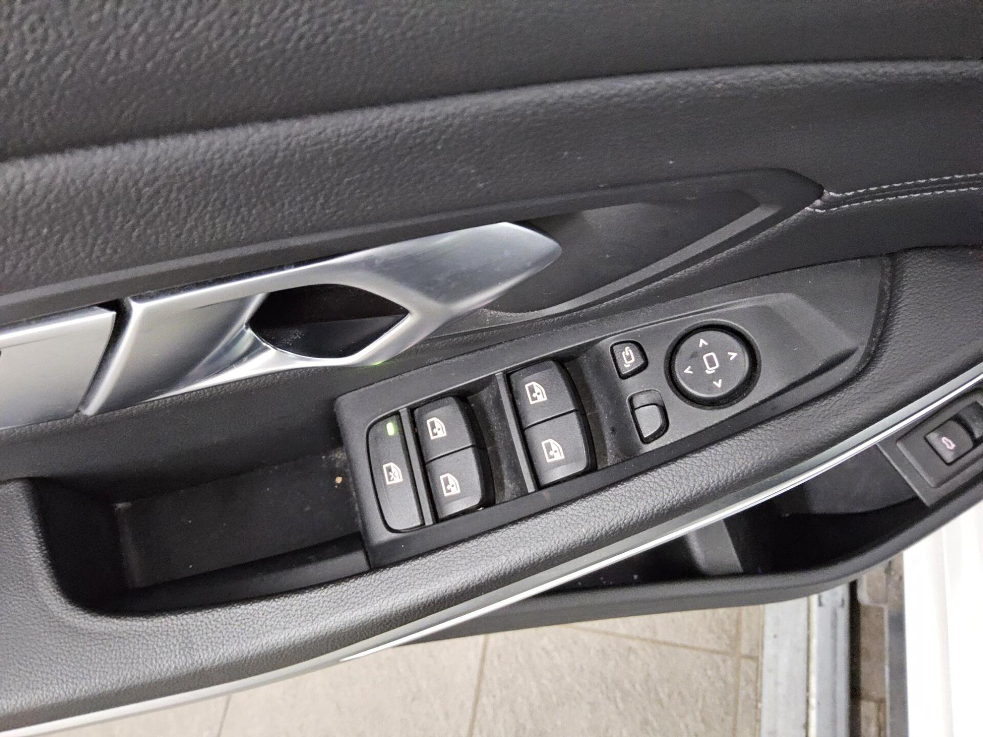 BMW 320dA Touring Sport-Line Navi LED Pano LC-Pro 10