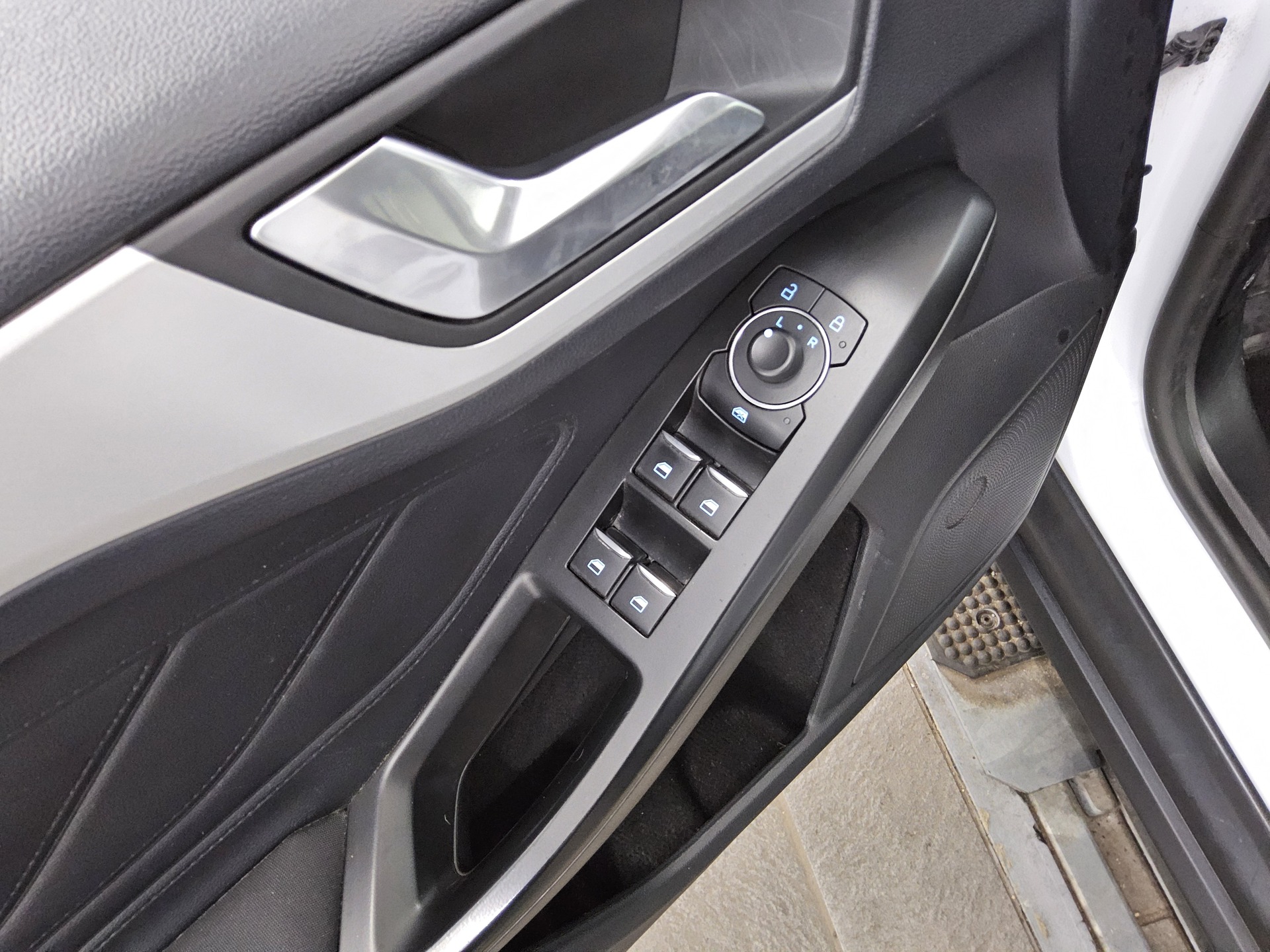 Ford Focus Turnier 1.5 EB Cool&Connect Navi LED 9