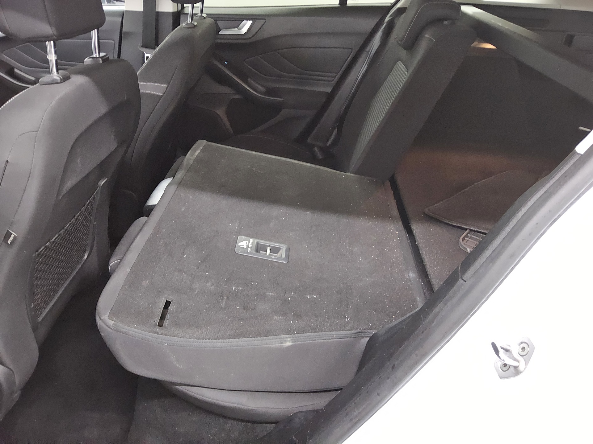 Ford Focus Turnier 1.5 EB Cool&Connect Navi LED 12