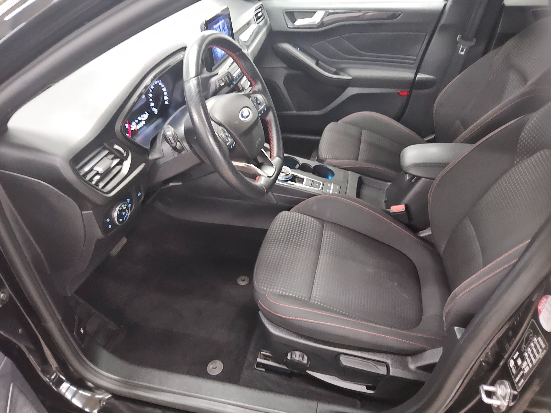 Ford Focus Turnier 1.0 EB ST-Line ACC LED Navi RfK 8