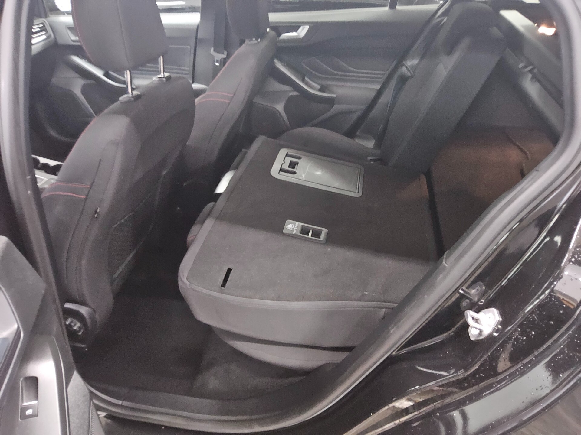 Ford Focus Turnier 1.0 EB ST-Line ACC LED Navi RfK 14