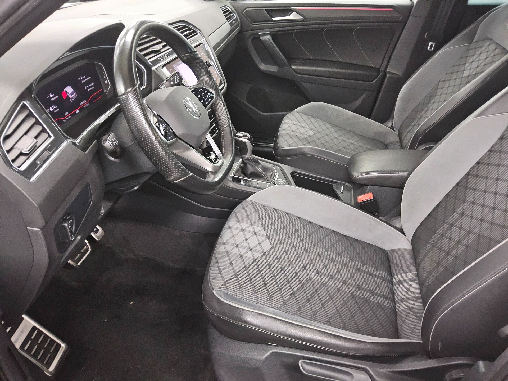 Volkswagen Tiguan 2.0 TDI 4M R-Line Navi Matrix AID 360° 9