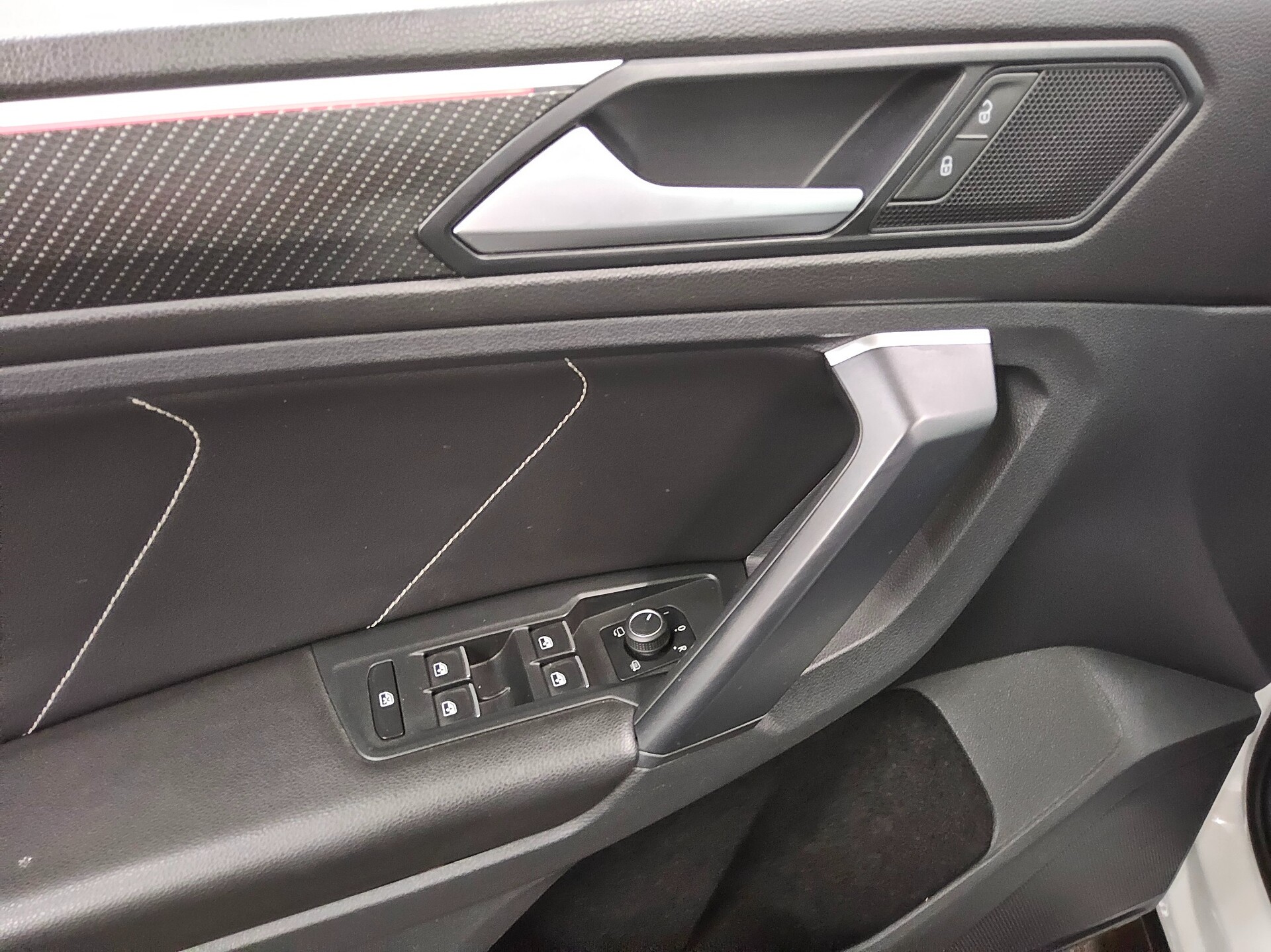 Volkswagen Tiguan 2.0 TDI 4M R-Line Navi Matrix AID 360° 10