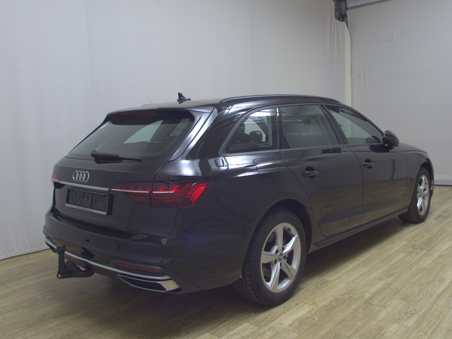 Audi A4 Avant 30 TDI advanced Navi+ LED PDC AHK 4