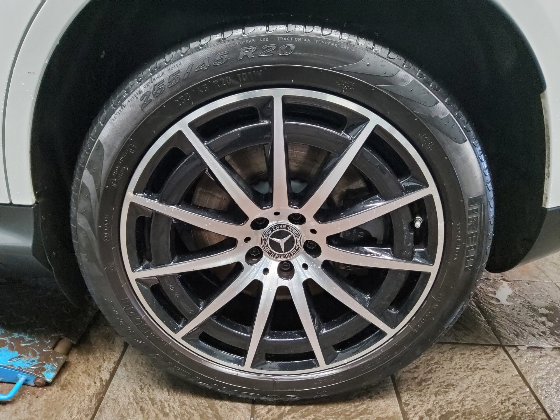 Mercedes-Benz EQC 400 4M Leder Navi LED Sound RfK Ambiente 11