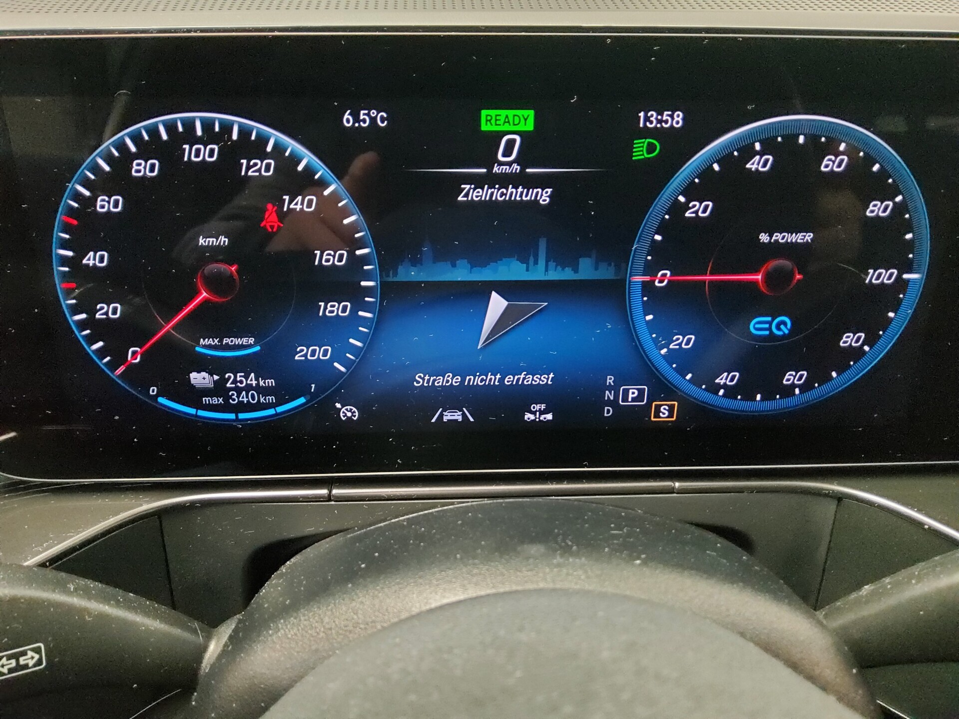 Mercedes-Benz EQC 400 4M Leder Navi LED Sound RfK Ambiente 8