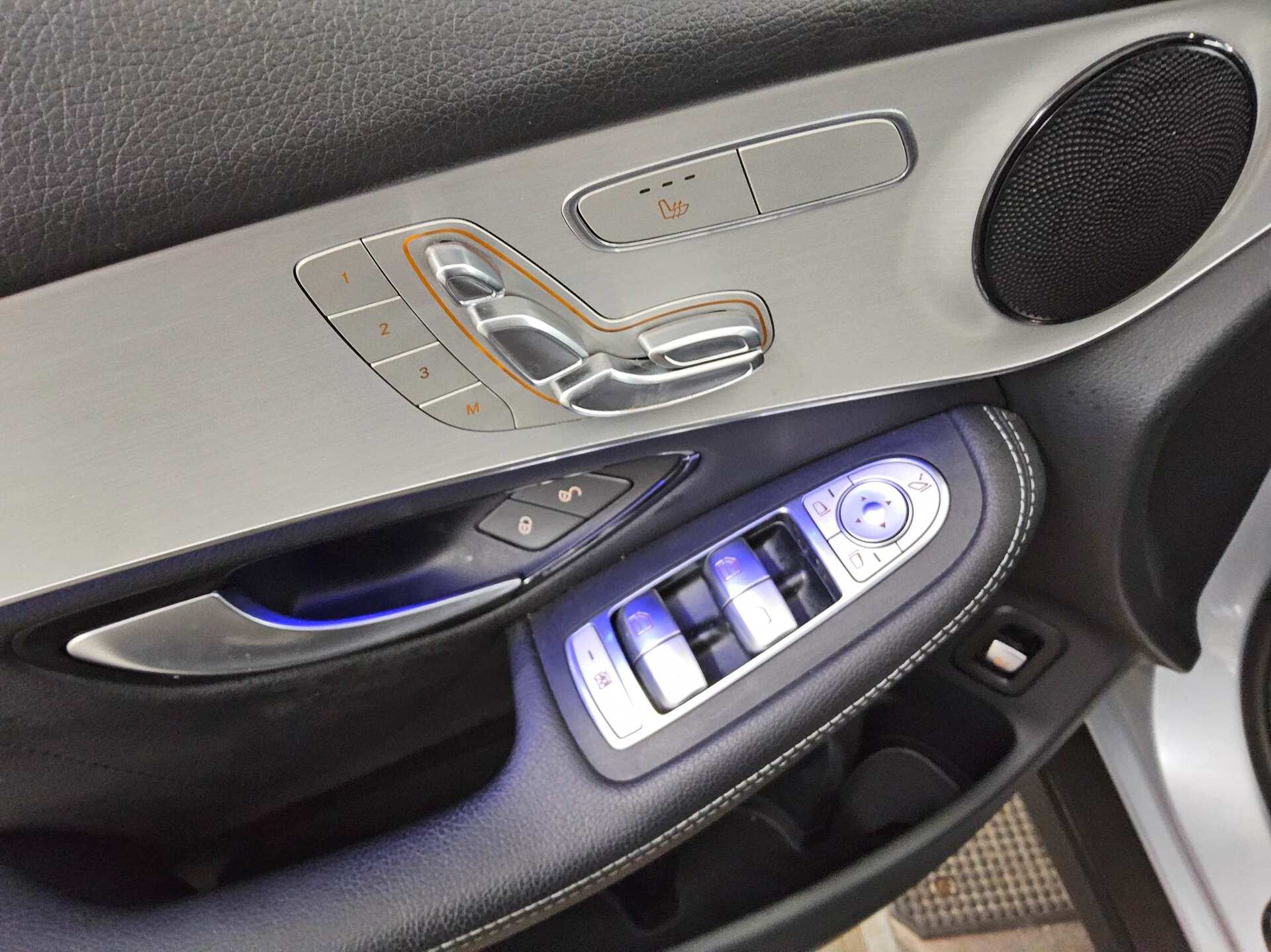 Mercedes-Benz GLC 300 de 4M AMG-Line Night Navi LED Distr.+ 9