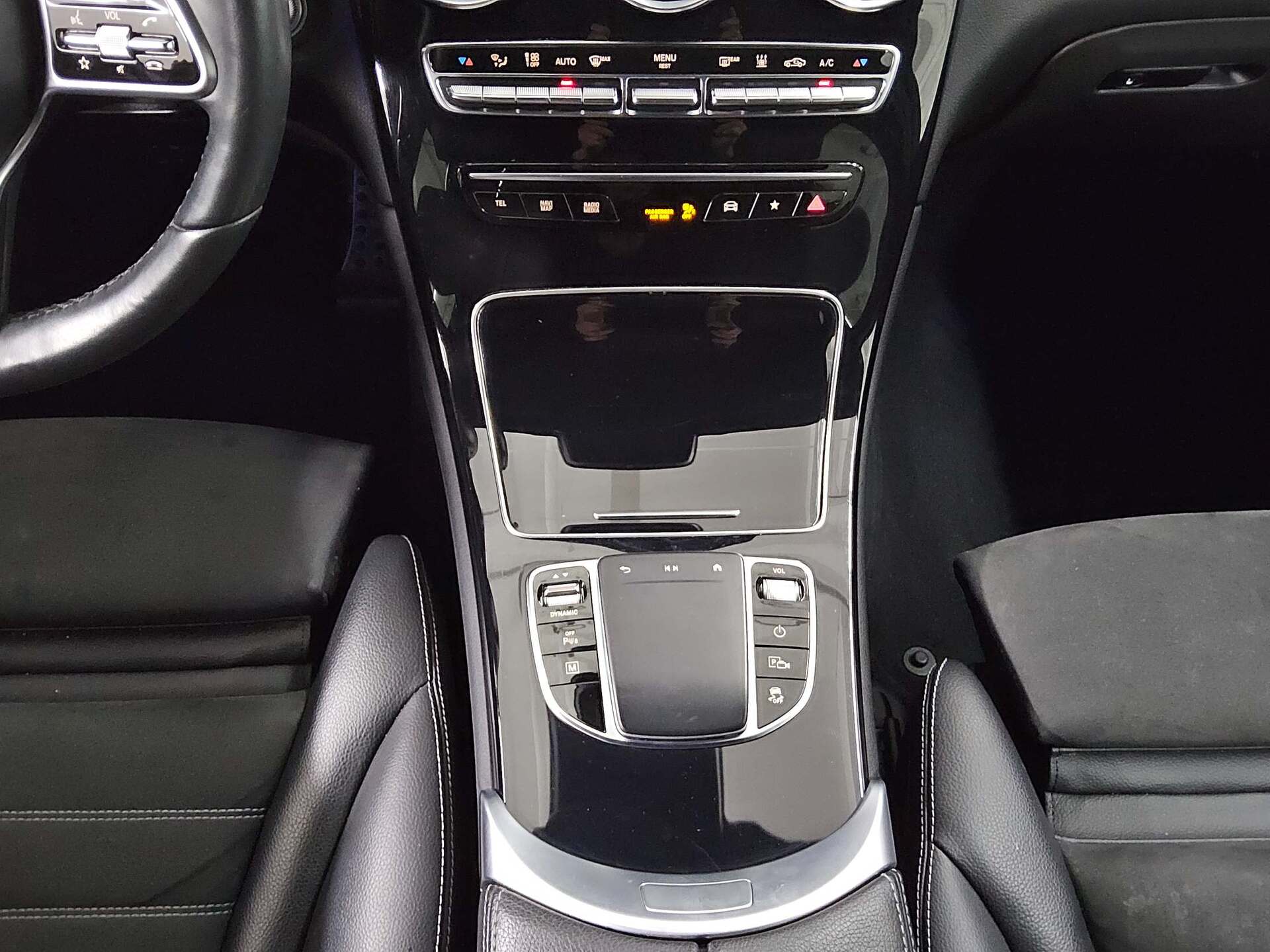 Mercedes-Benz GLC 300 de 4M AMG-Line Night Navi LED Distr.+ 6