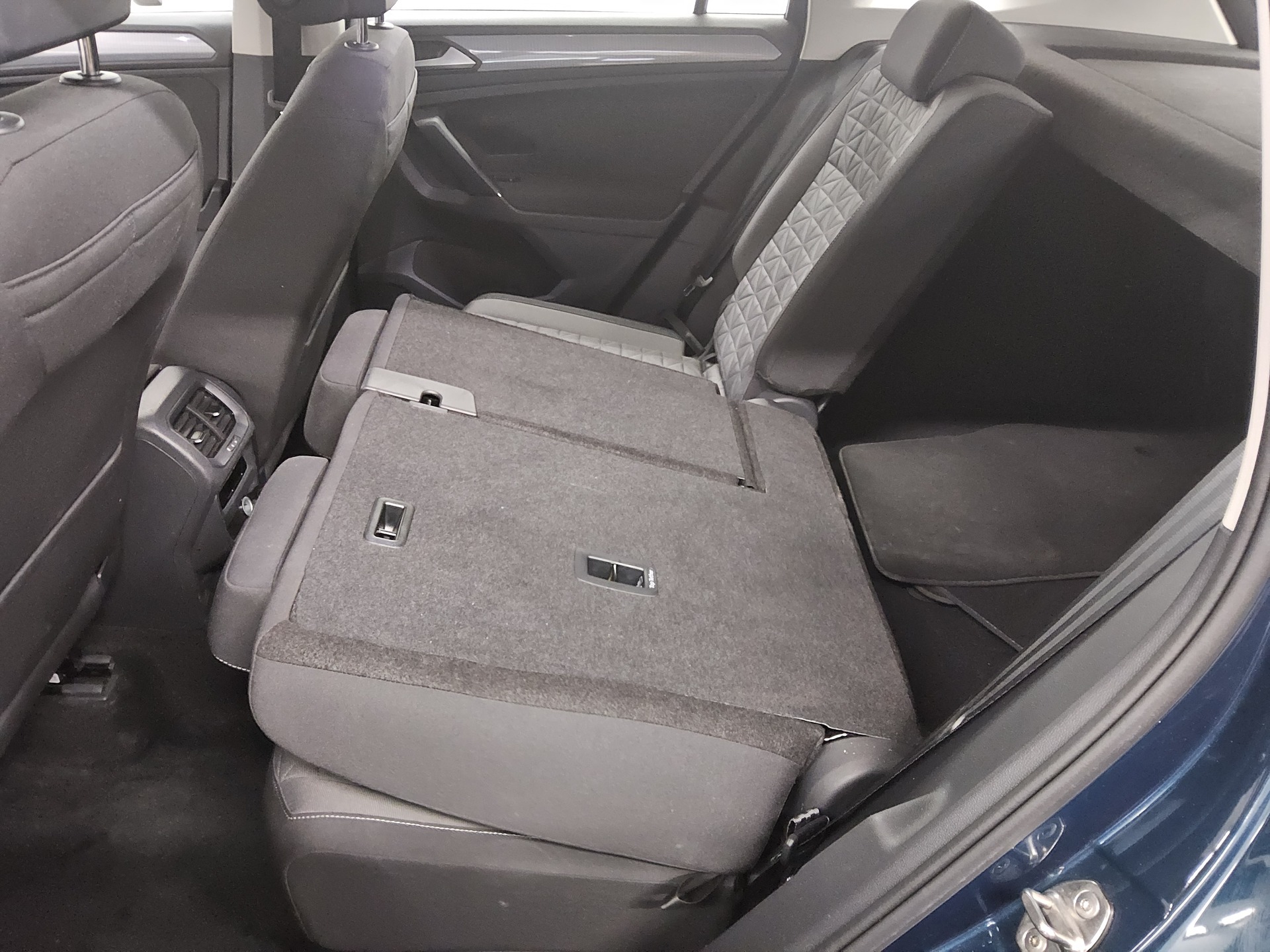 Volkswagen Tiguan 2.0 TDI Life Navi LED Shz PDC ACC 13